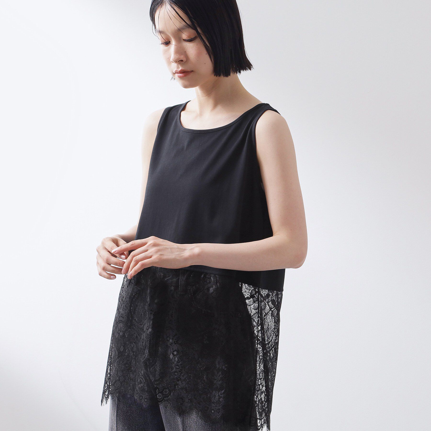 THE SHOP TK「【重ねて印象アップ】レイヤードスタイルに 裾レースタンクトップ」|Tシャツ・カットソー|ブラック(019)