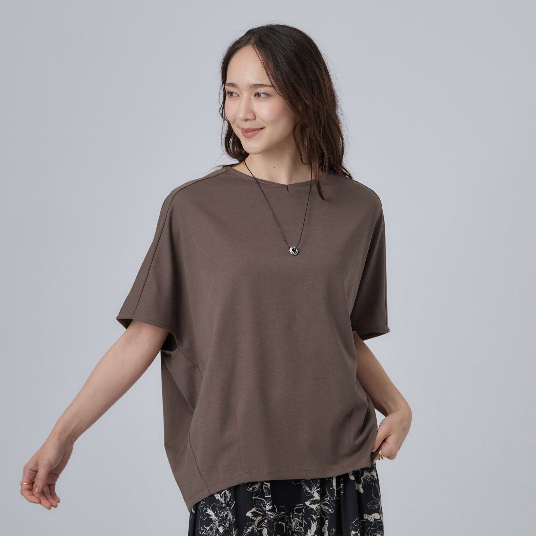 SHOO･LA･RUE「【洗濯機可/体型カバー】インせず着られる 上品見えのドルマントップス」|Tシャツ・カットソー|