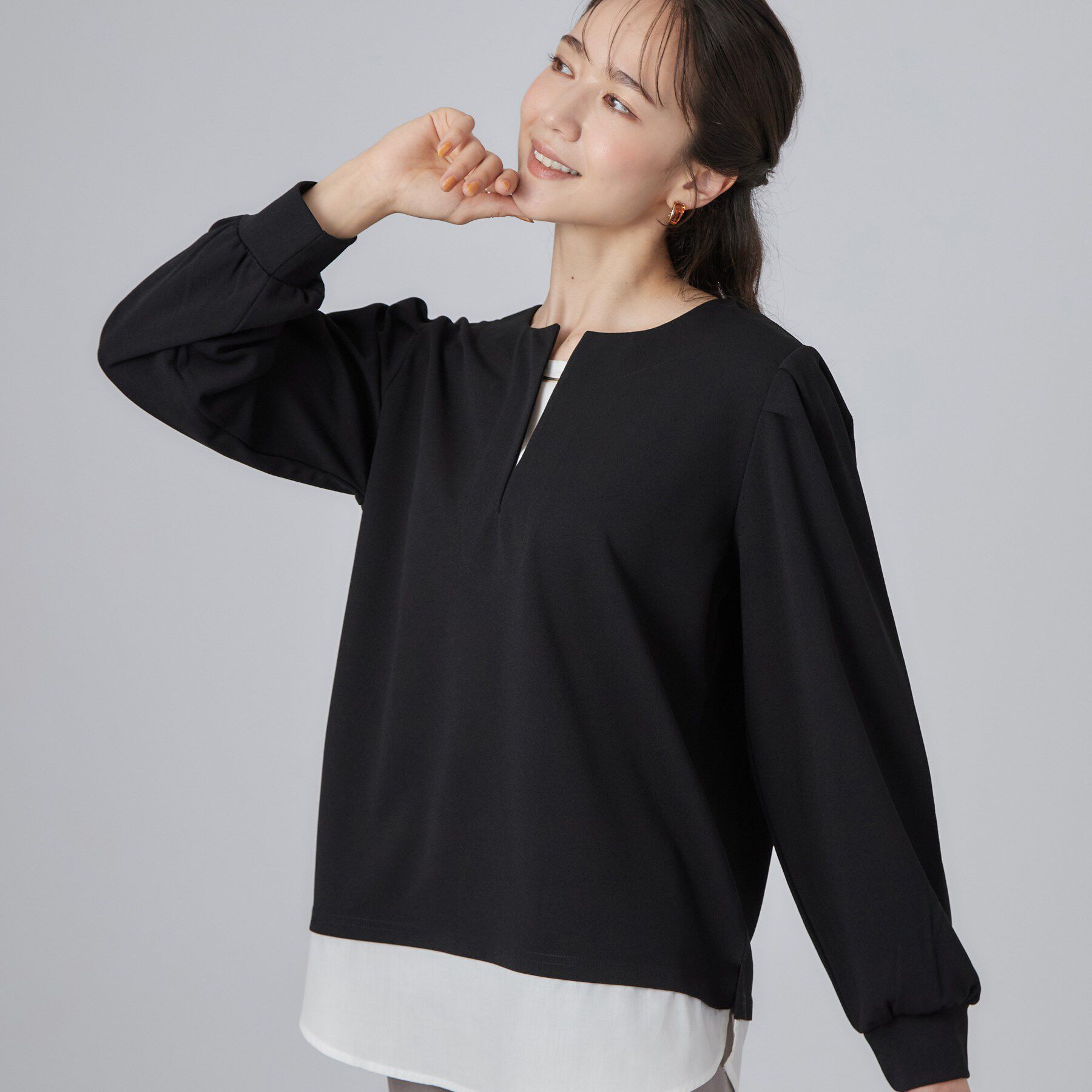 SHOO･LA･RUE「【S-LL/洗濯機可】1枚で完成 アクセいらずのレイヤード風ブラウス」|Tシャツ・カットソー|ブラック(019)