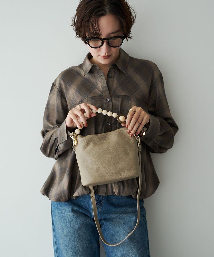 YECCA VECCA「【story】レザービーズトラップハンドバッグ」|ハンドバッグ|Gray Beige