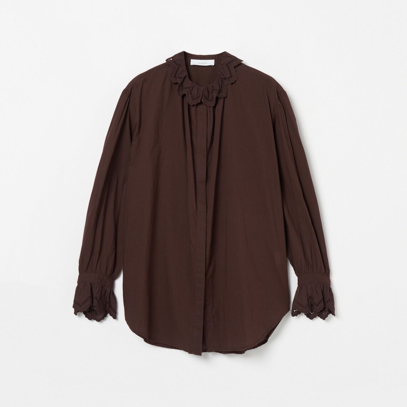  「normment SCALLOP EMBROIDERY FRILLS BLOUSE」|シャツ・ブラウス|ダークブラウン