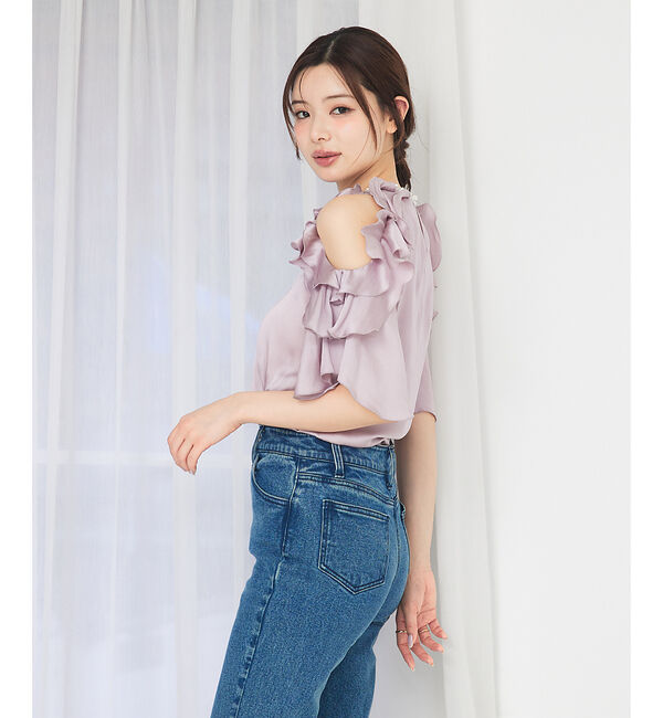 SELFIST「【品よく肌見せ】ショルダーオープンビジュー付フリルブラウス」|シャツ・ブラウス|