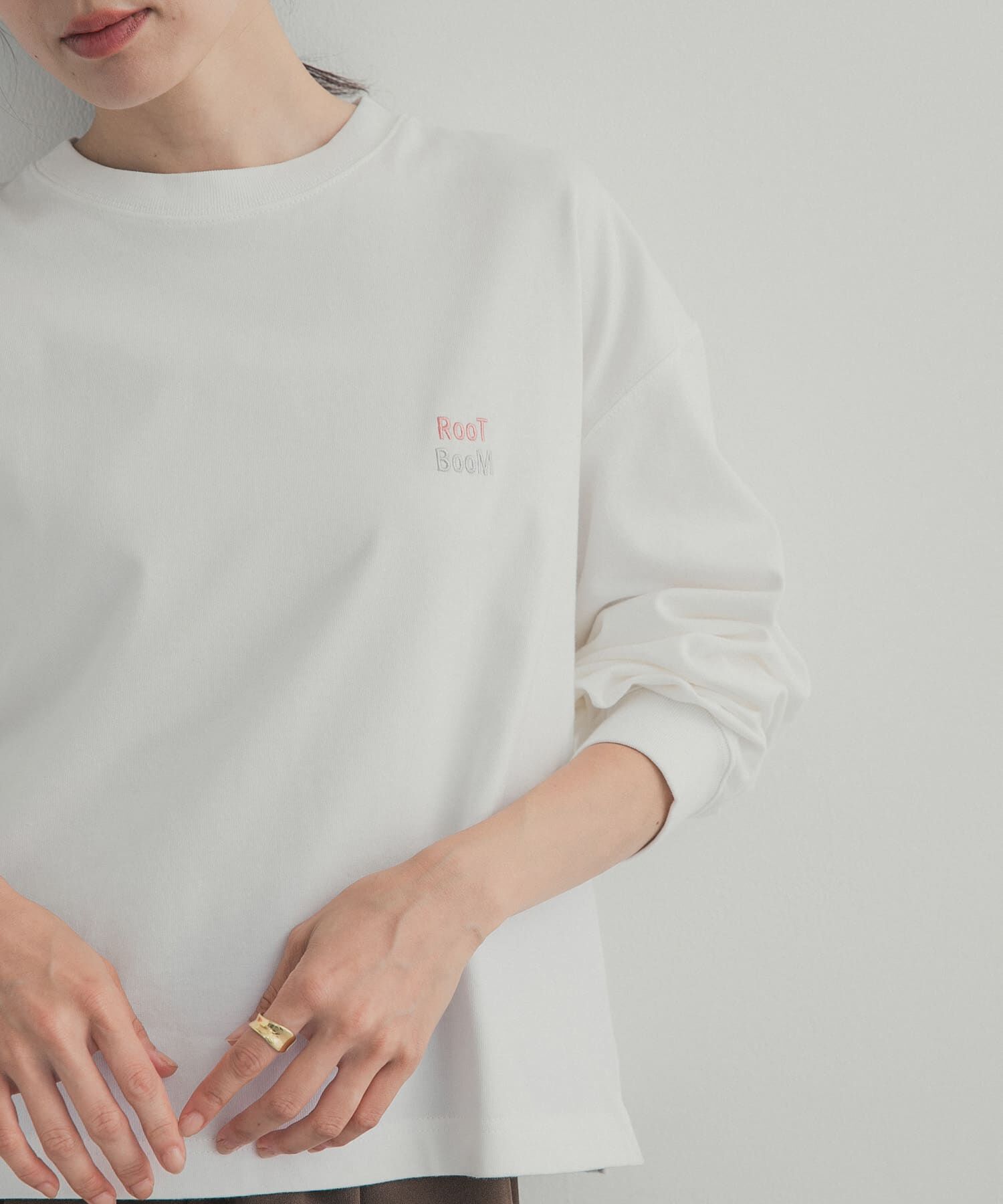 URBAN RESEARCH DOORS「GrowOrganic 刺しゅうロングスリーブTシャツ」|Tシャツ・カットソー|オフホワイト