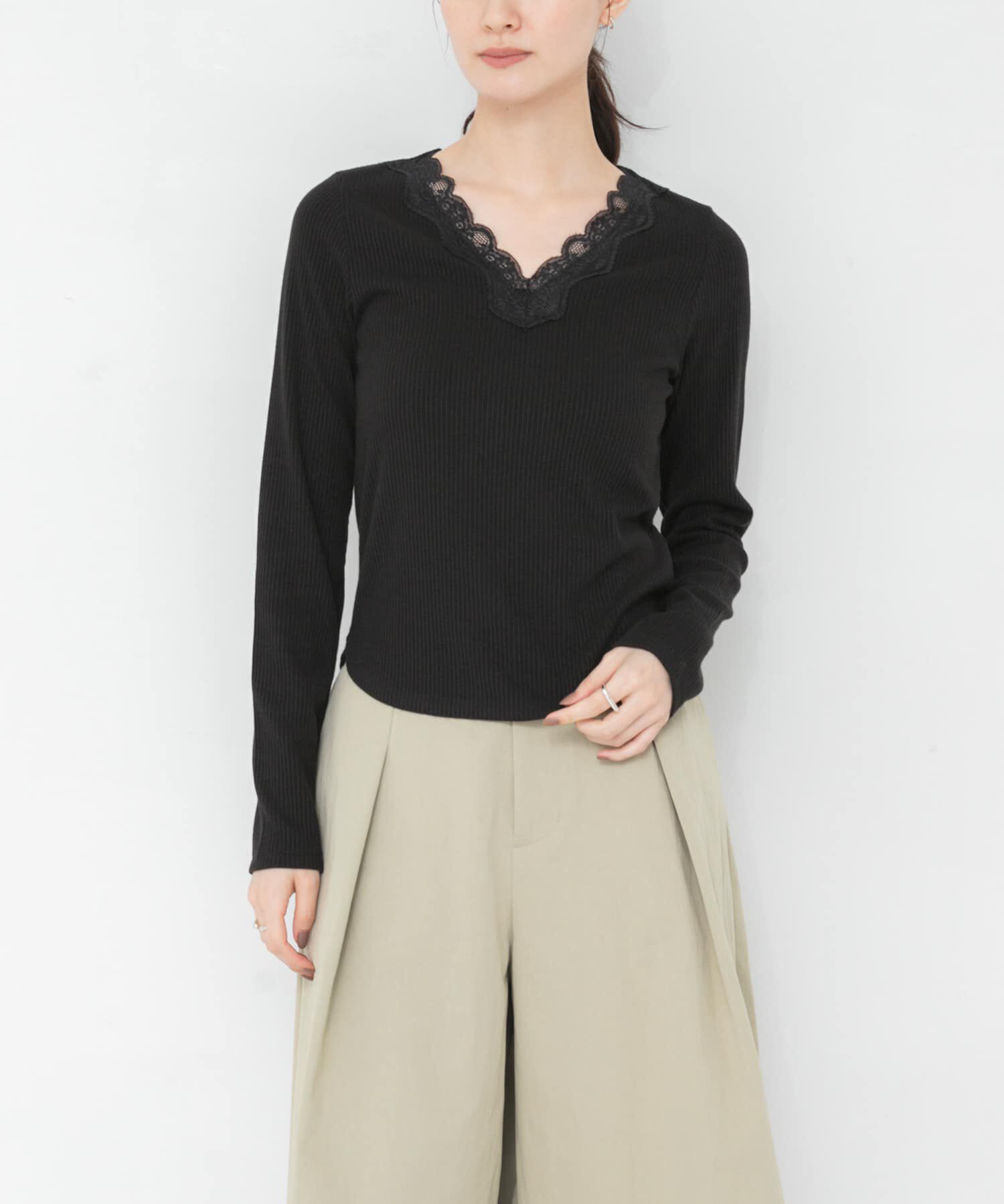URBAN RESEARCH「V-NECK LACE RIB TOPS」|Tシャツ・カットソー|ブラック