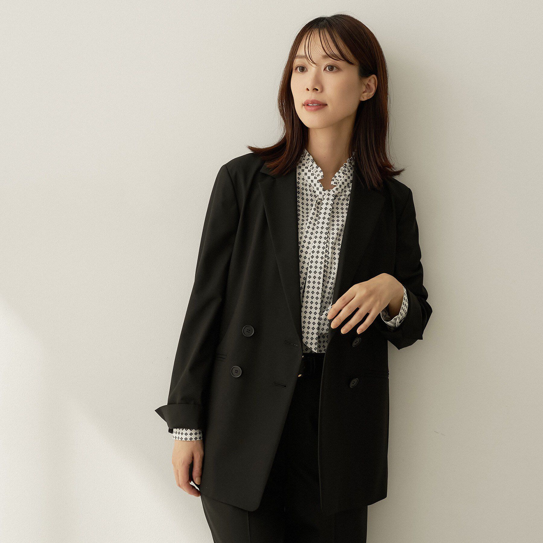 UNTITLED「【セットアップ可/秋羽織り/お仕事スーツ】ウールブレンドダブルジャケット」|テーラードジャケット|ブラック(019)