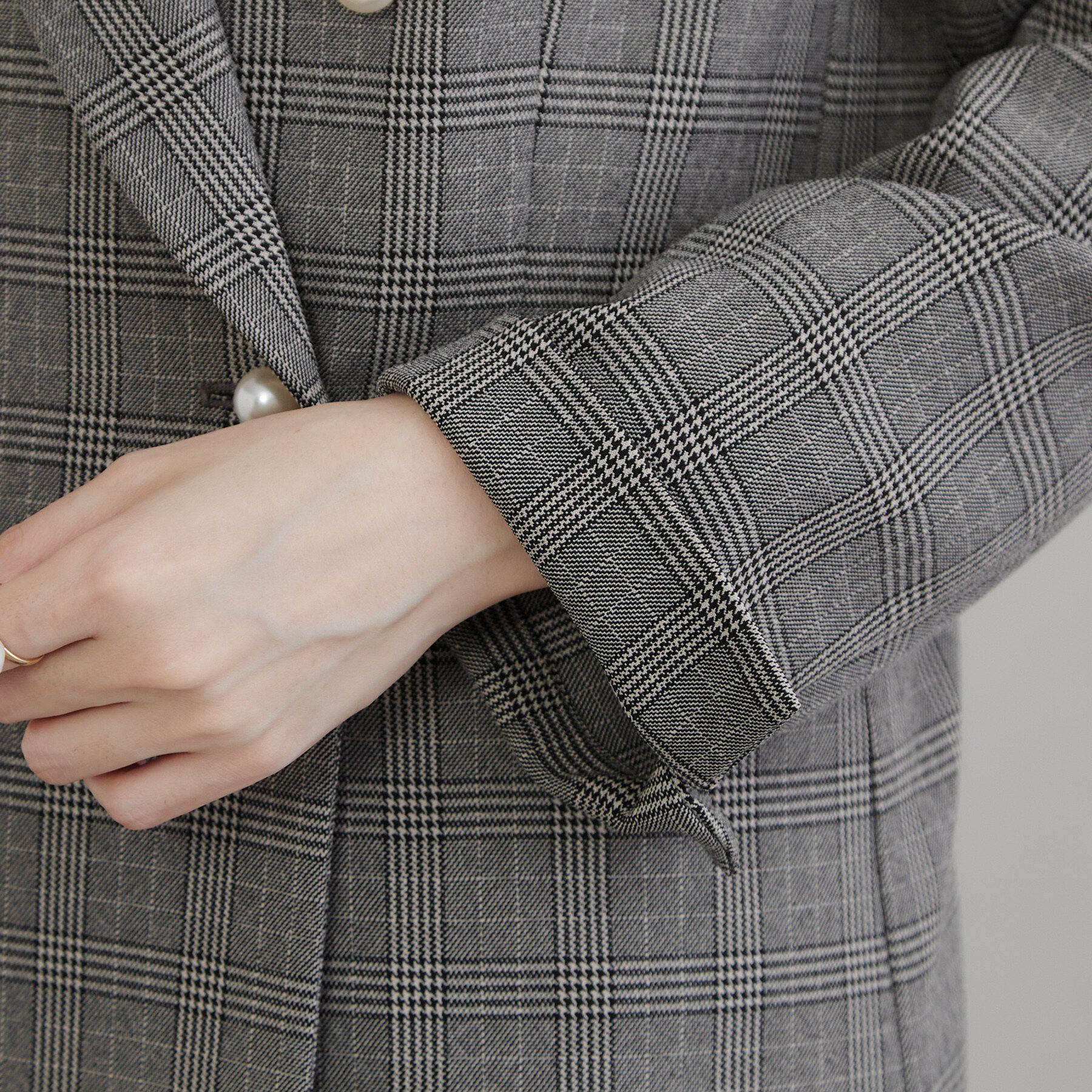 Couture broach「【毛玉になりにくい・イージーケア・セットアップ可】パール風釦テーラードジャケット」|テーラードジャケット|