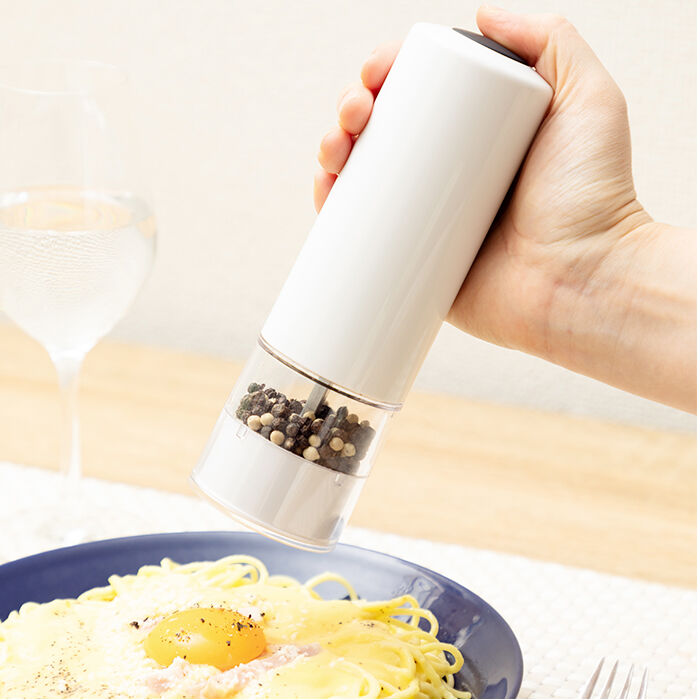 BACKYARD FAMILY「調味料入れ おしゃれ 通販 スピーディ 挽く 粒 大きさ 無段階 調節 調整 電動 硬い 丈夫」|食器・キッチングッズ|