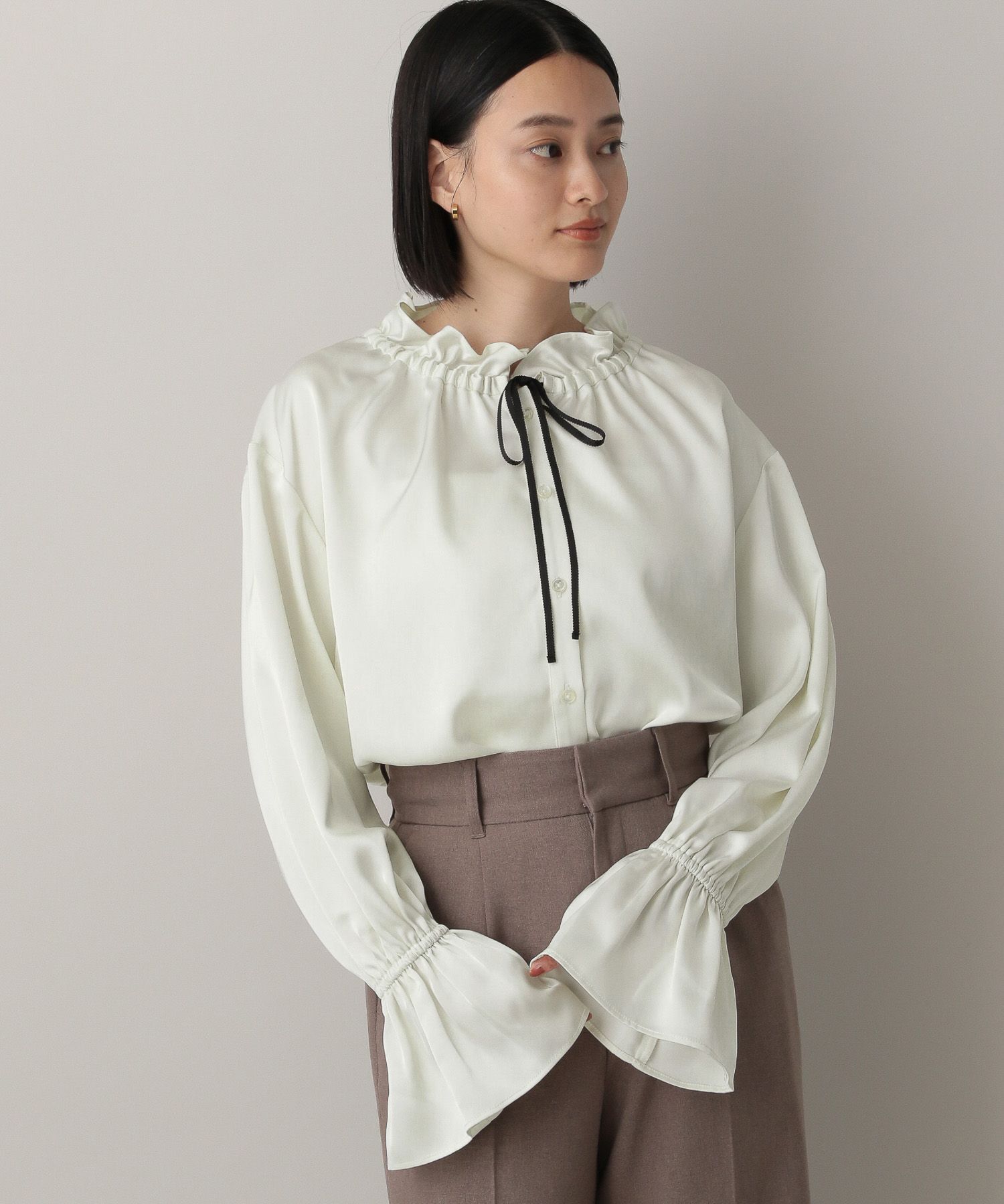 A part by 「【OUTLET】フリルネックリボンブラウス」|シャツ・ブラウス|ナチュラル