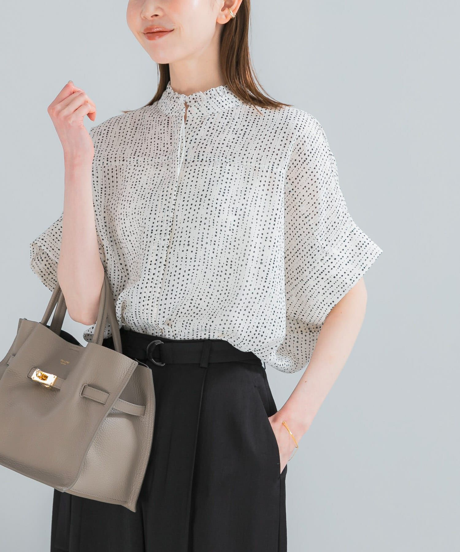 WEB/一部店舗限定』ウォッシャブルドットフリルネックブラウス（URBAN
