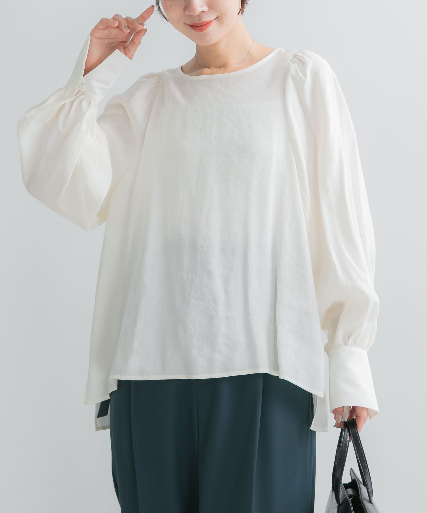 URBAN RESEARCH ROSSO「『WEB/一部店舗限定』ギャザーショルダーバックリボンブラウス」|シャツ・ブラウス|
