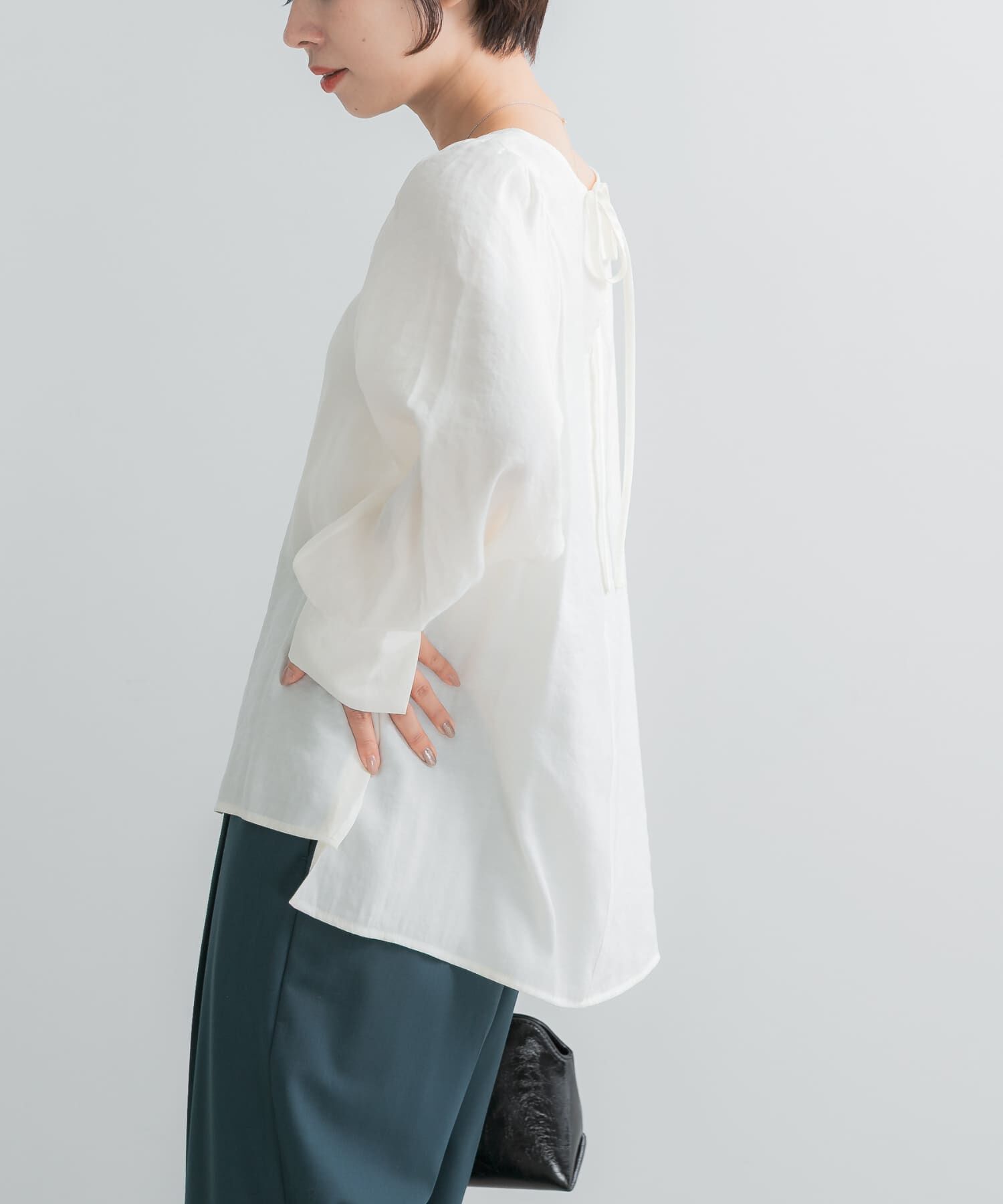 URBAN RESEARCH ROSSO「『WEB/一部店舗限定』ギャザーショルダーバックリボンブラウス」|シャツ・ブラウス|