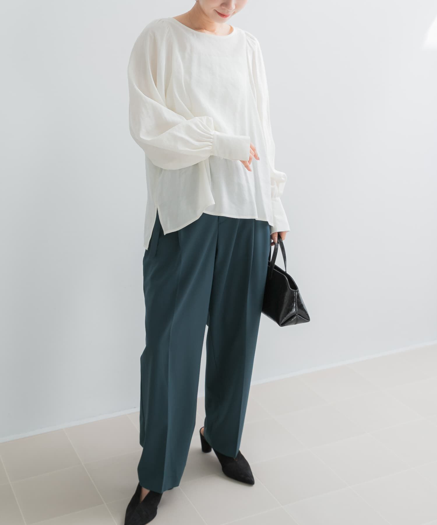 URBAN RESEARCH ROSSO「『WEB/一部店舗限定』ギャザーショルダーバックリボンブラウス」|シャツ・ブラウス|
