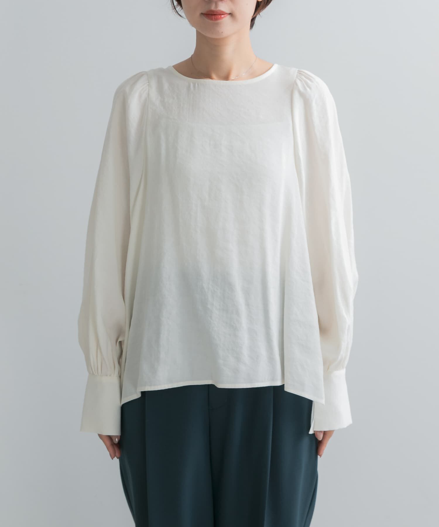 URBAN RESEARCH ROSSO「『WEB/一部店舗限定』ギャザーショルダーバックリボンブラウス」|シャツ・ブラウス|