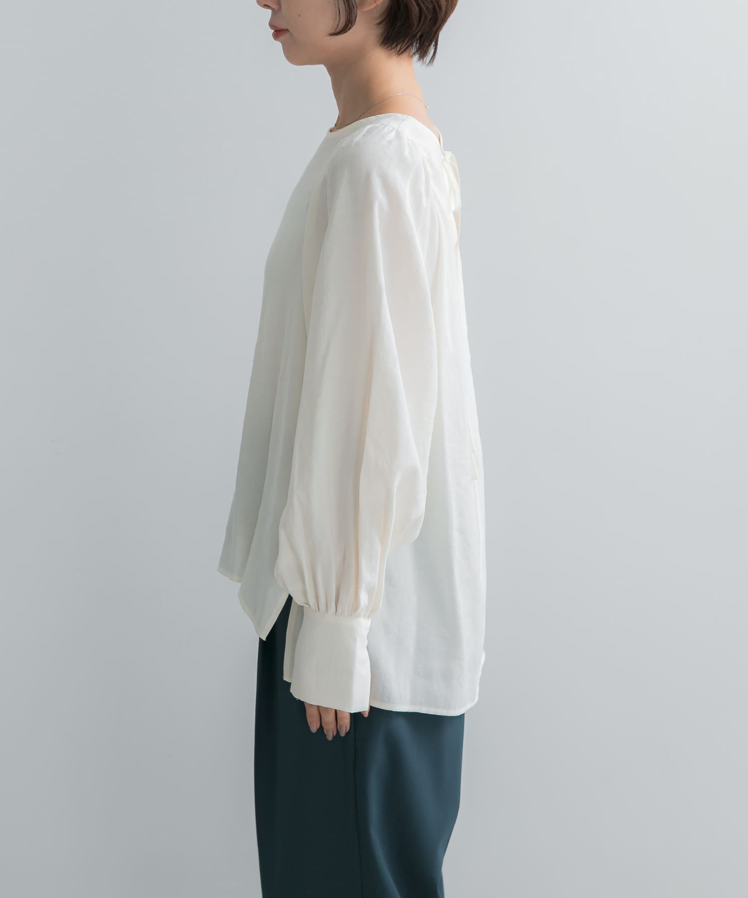 URBAN RESEARCH ROSSO「『WEB/一部店舗限定』ギャザーショルダーバックリボンブラウス」|シャツ・ブラウス|