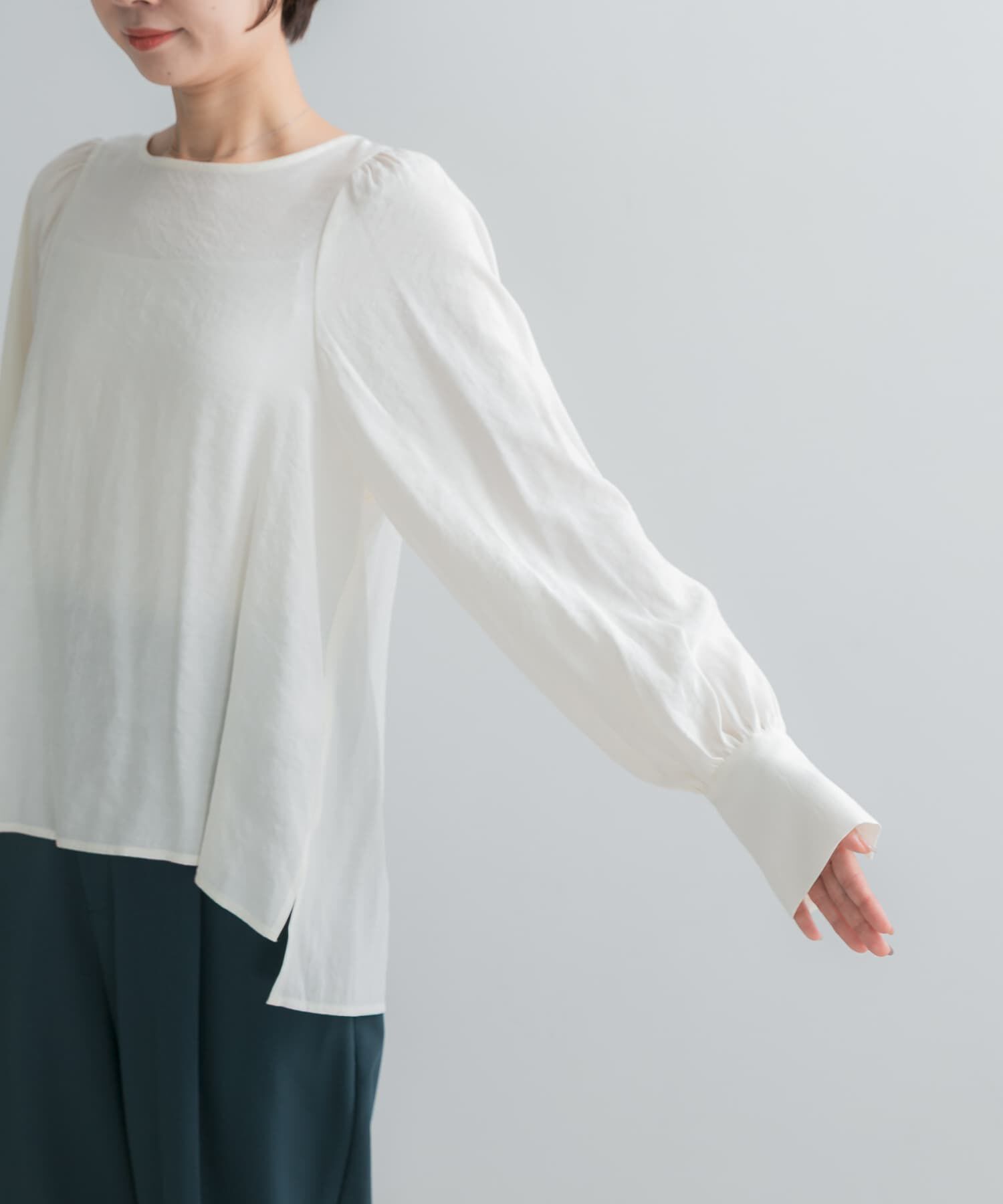 URBAN RESEARCH ROSSO「『WEB/一部店舗限定』ギャザーショルダーバックリボンブラウス」|シャツ・ブラウス|