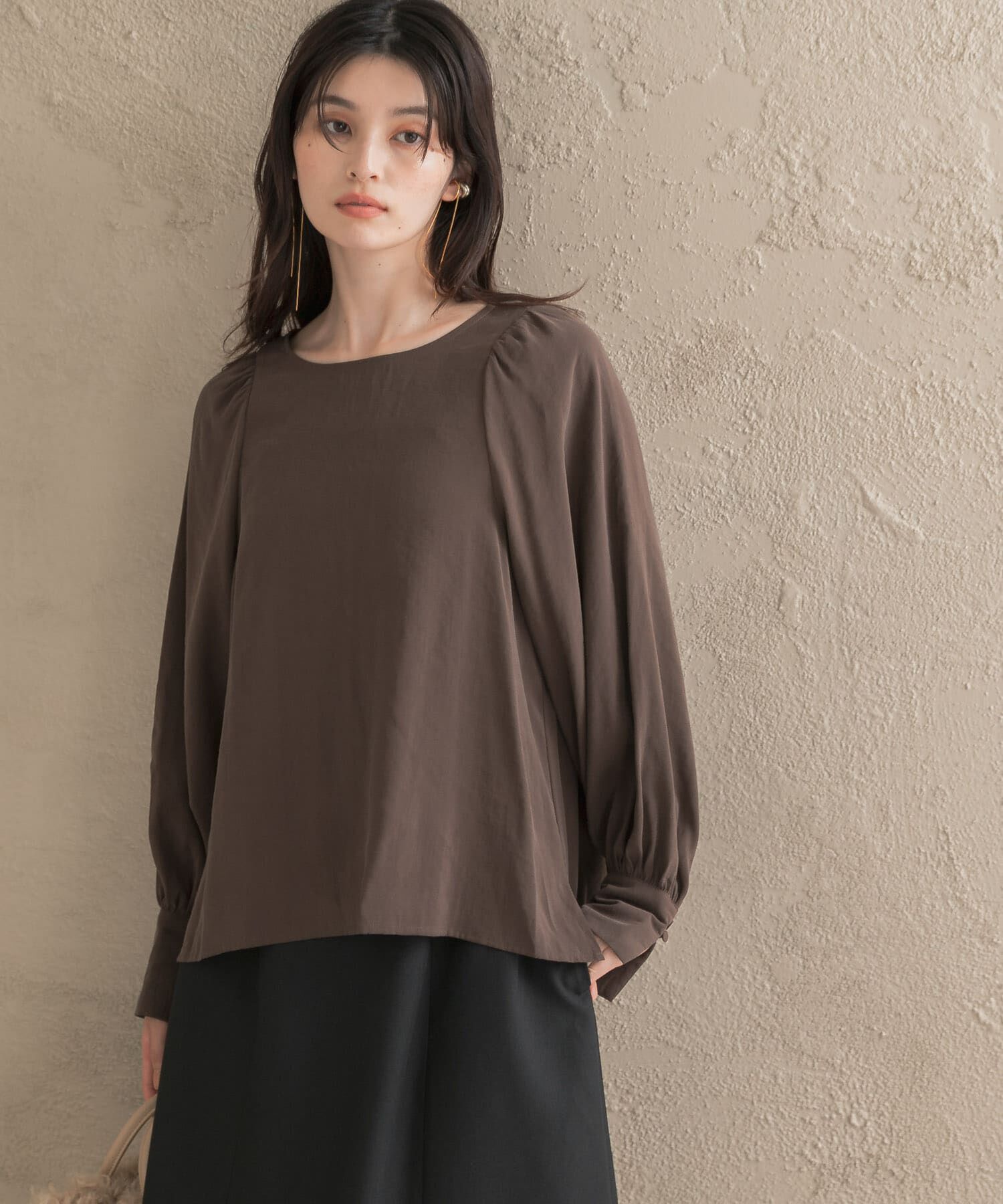 URBAN RESEARCH ROSSO「『WEB/一部店舗限定』ギャザーショルダーバックリボンブラウス」|シャツ・ブラウス|