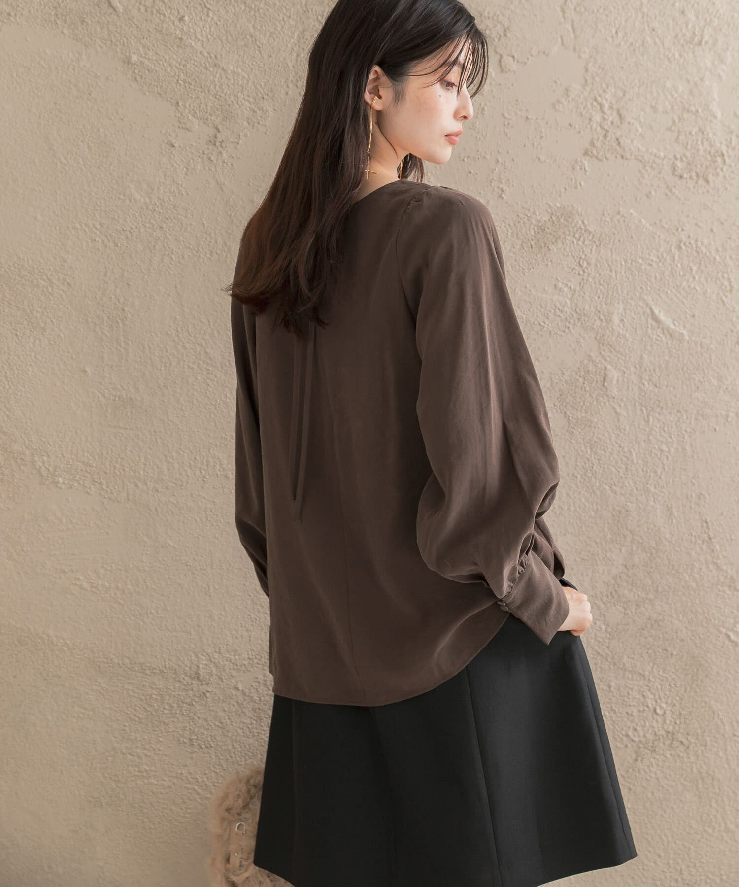 URBAN RESEARCH ROSSO「『WEB/一部店舗限定』ギャザーショルダーバックリボンブラウス」|シャツ・ブラウス|