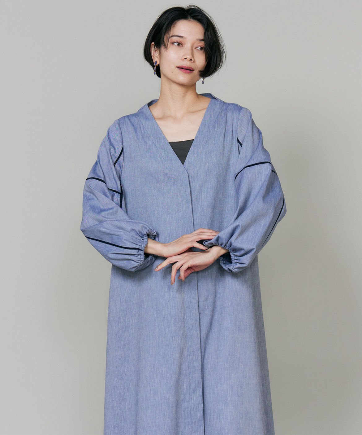 INED「《大きいサイズ》Vネックシャンブレーワンピース」|ワンピース|