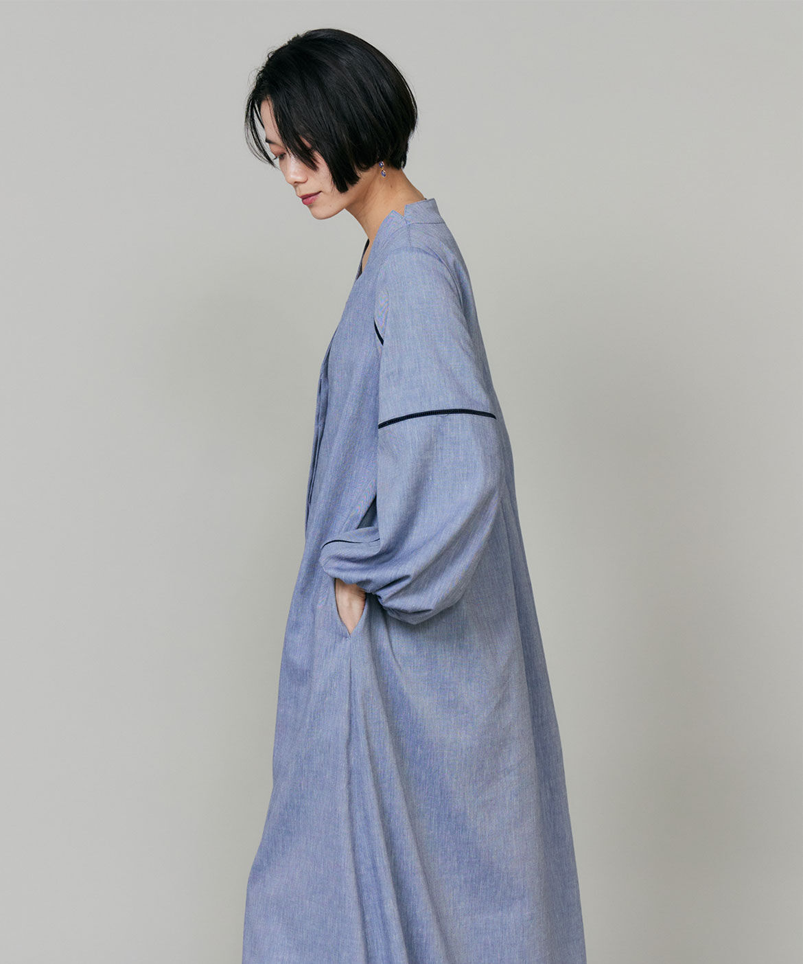 INED「《大きいサイズ》Vネックシャンブレーワンピース」|ワンピース|