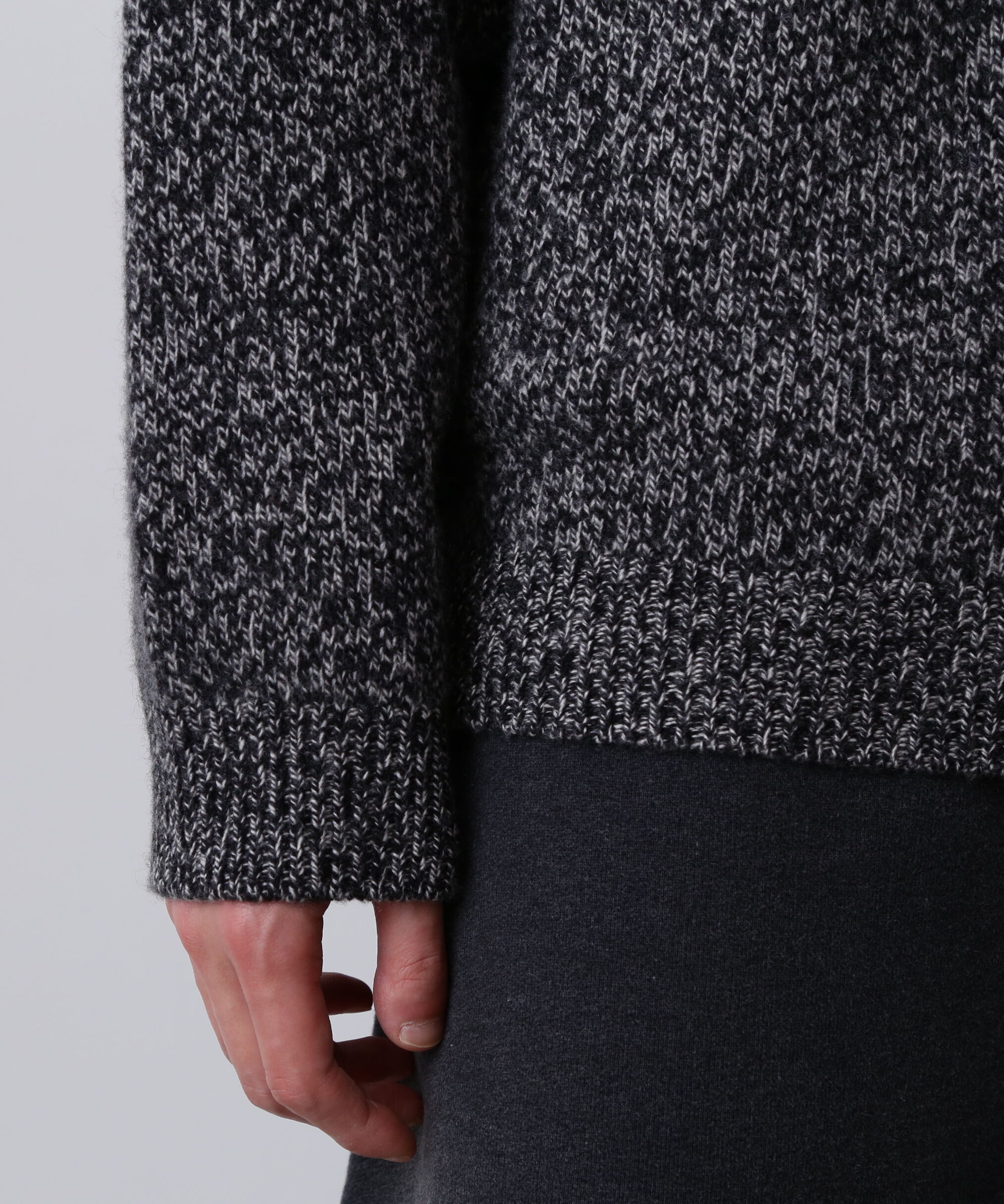 YLEVE 「YLEVE / WOOL CASHMERE MELANGE KNIT V NECK PULL OVER」|ニット・セーター|