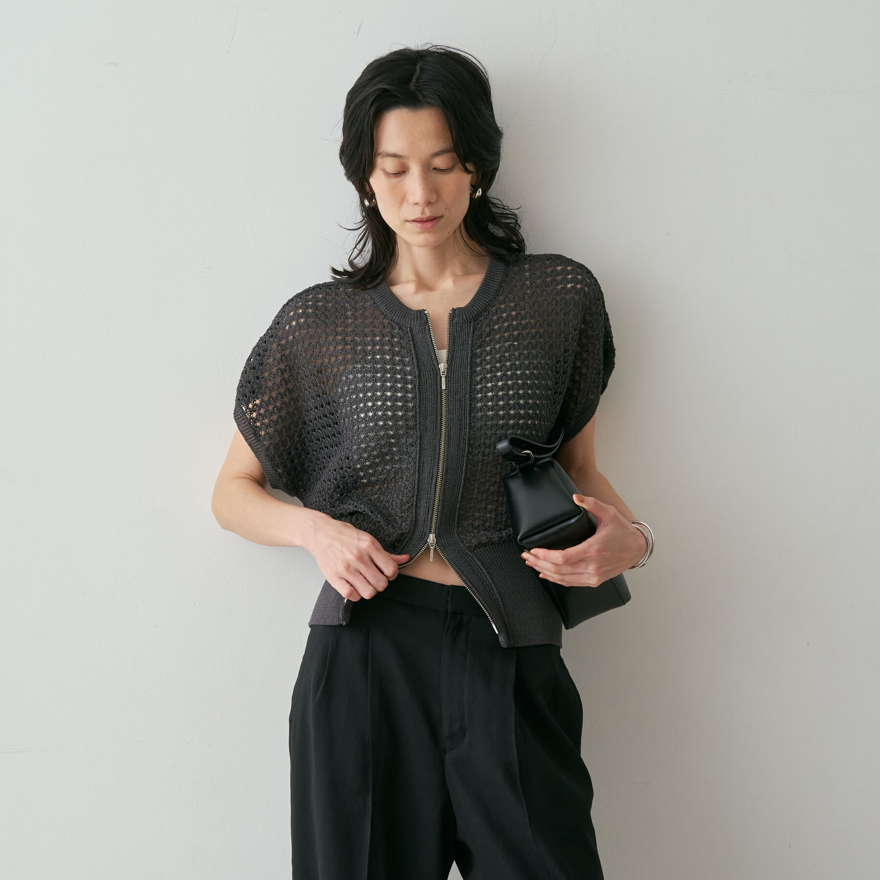 qualite「【一枚でサマになる】ZIP UP透かしニット」|ニット・セーター|