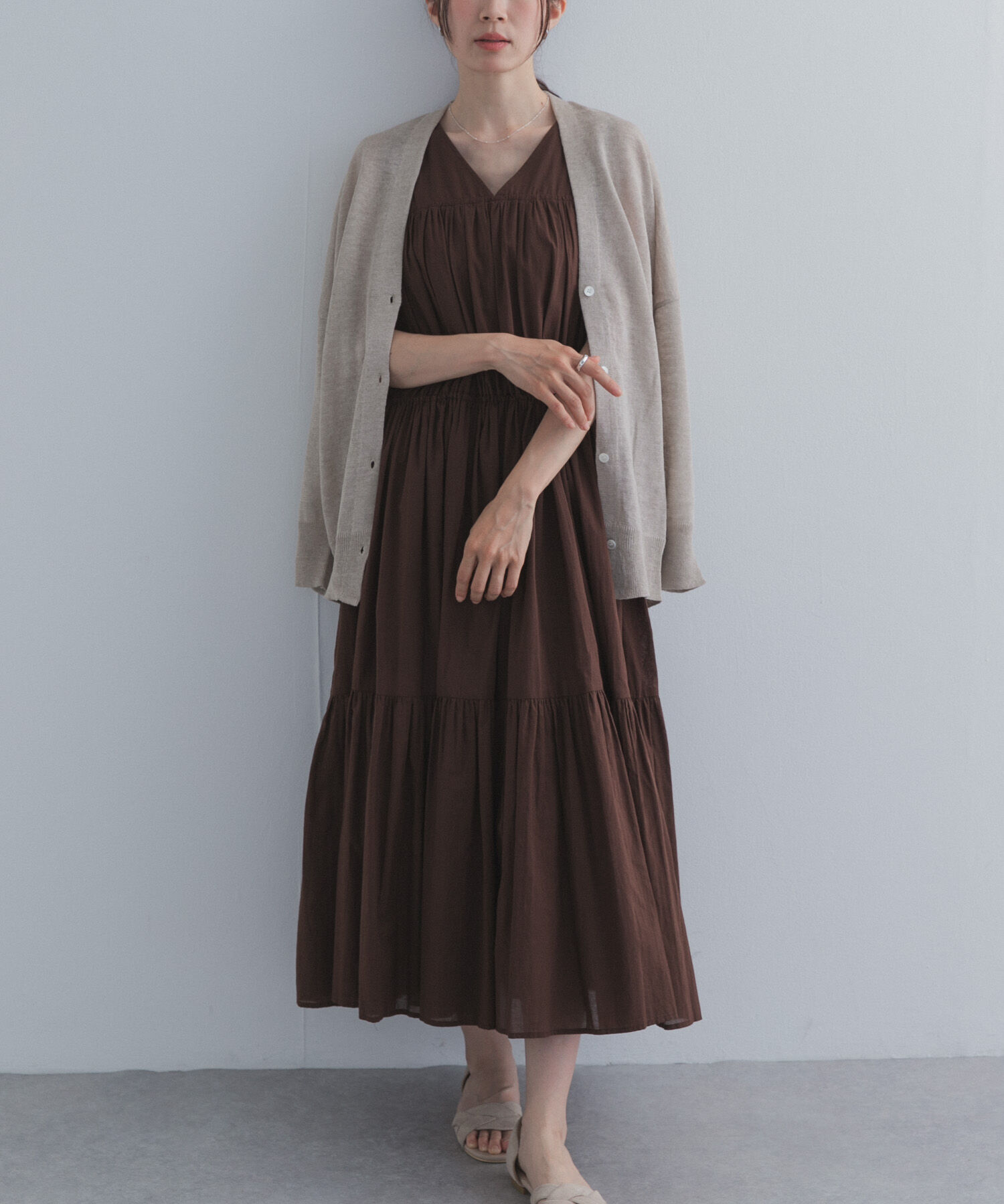 URBAN RESEARCH DOORS「ノースリーブティアードワンピース」|ワンピース|ブラウン