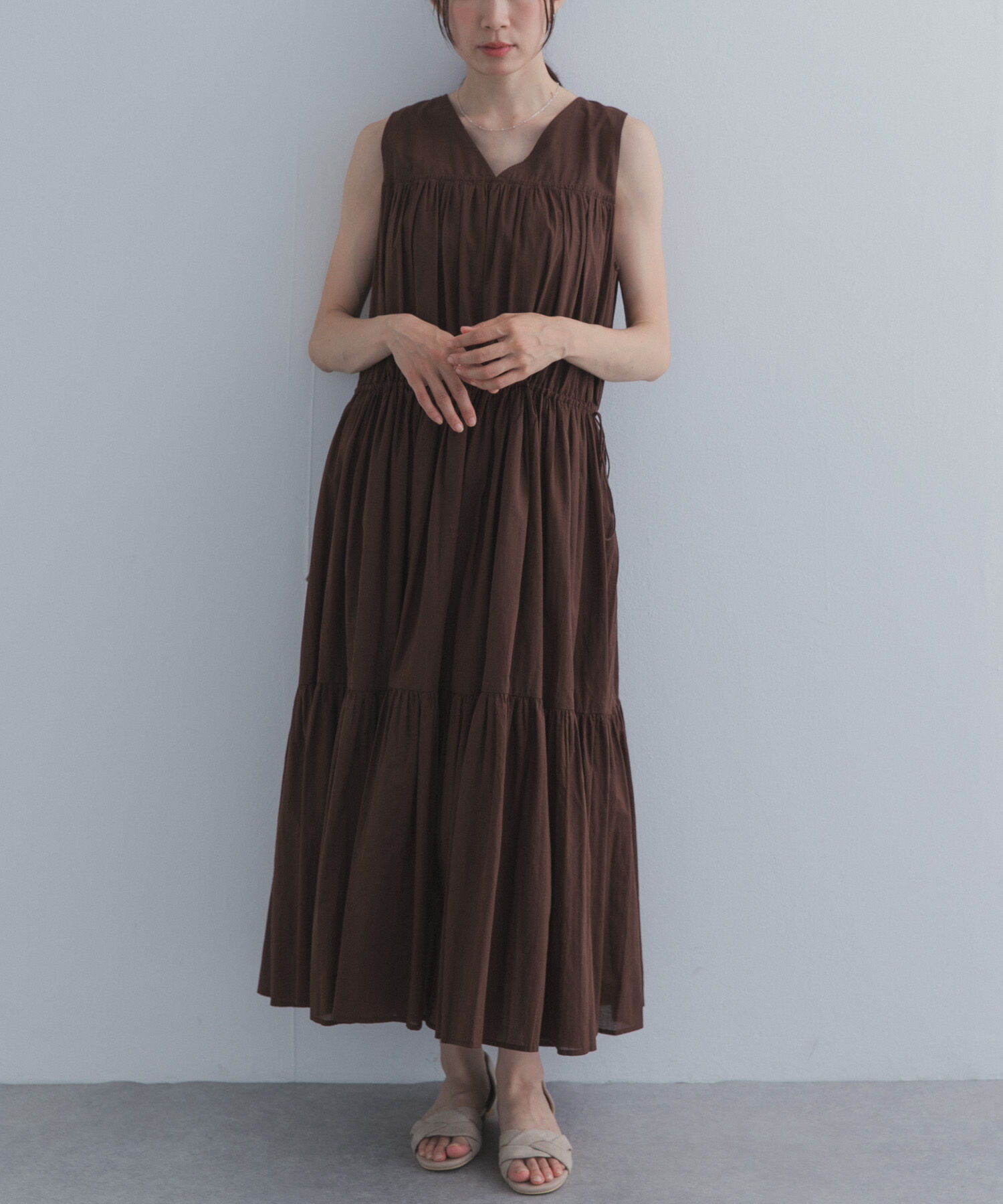 URBAN RESEARCH DOORS「ノースリーブティアードワンピース」|ワンピース|
