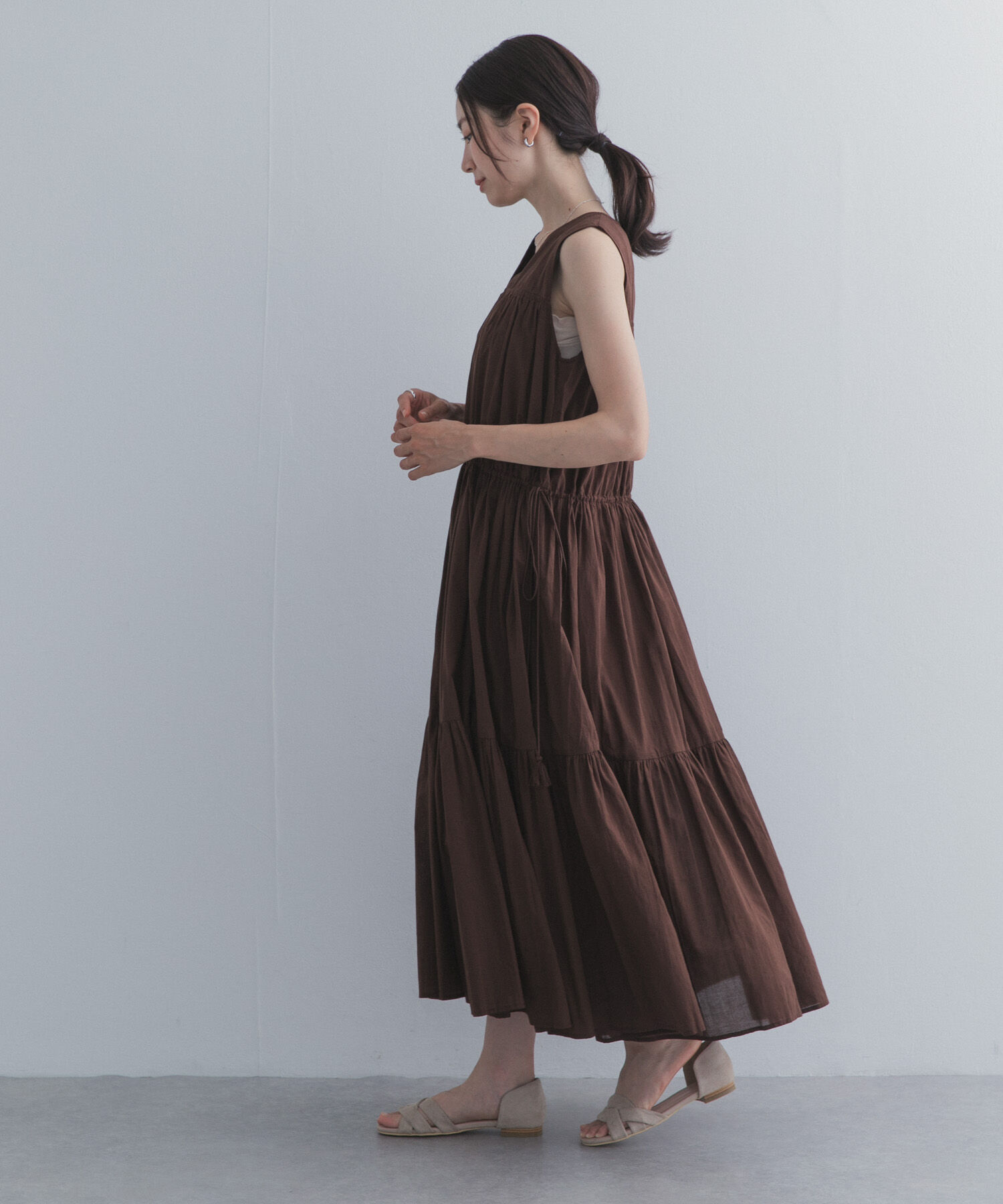 URBAN RESEARCH DOORS「ノースリーブティアードワンピース」|ワンピース|
