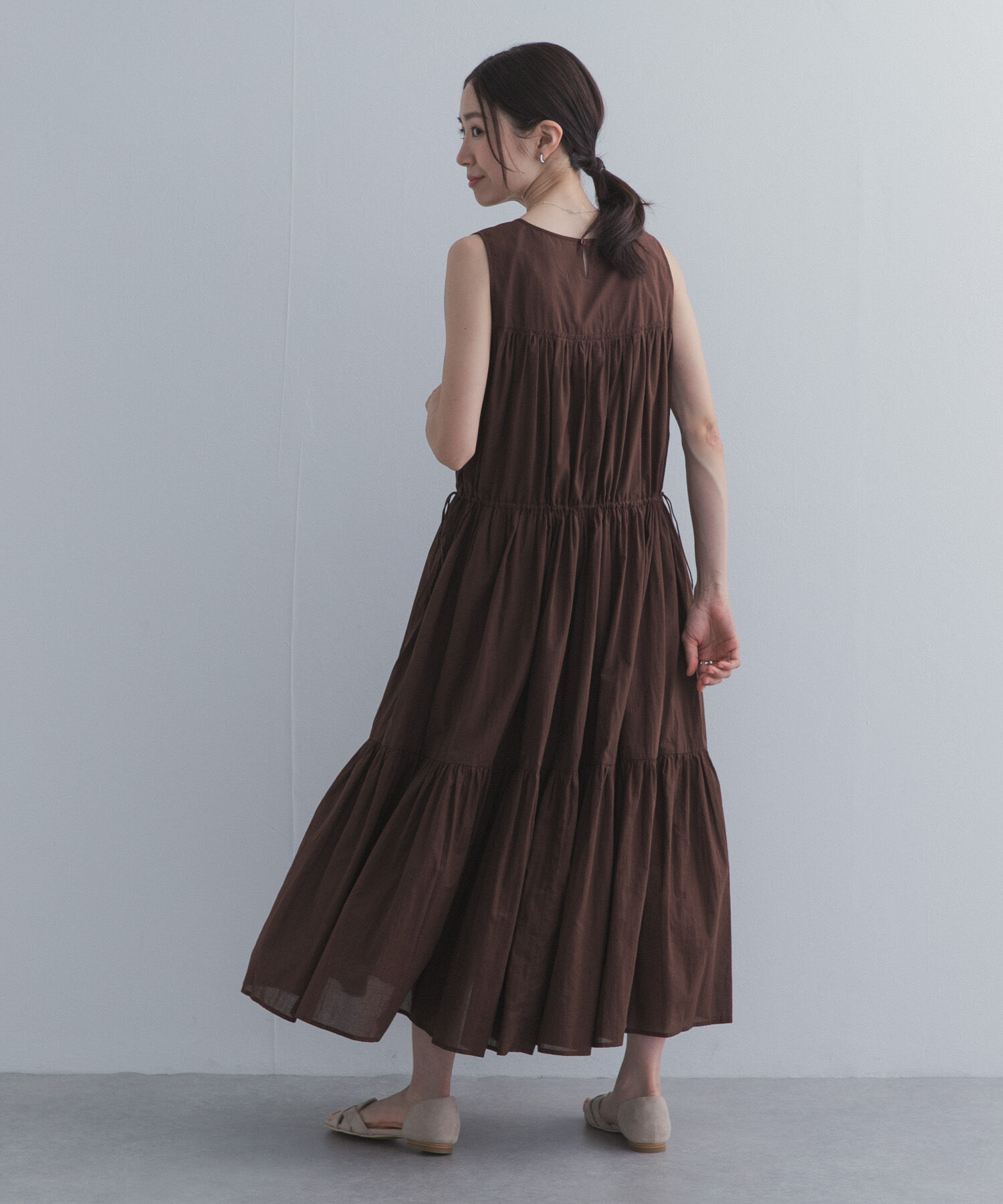URBAN RESEARCH DOORS「ノースリーブティアードワンピース」|ワンピース|