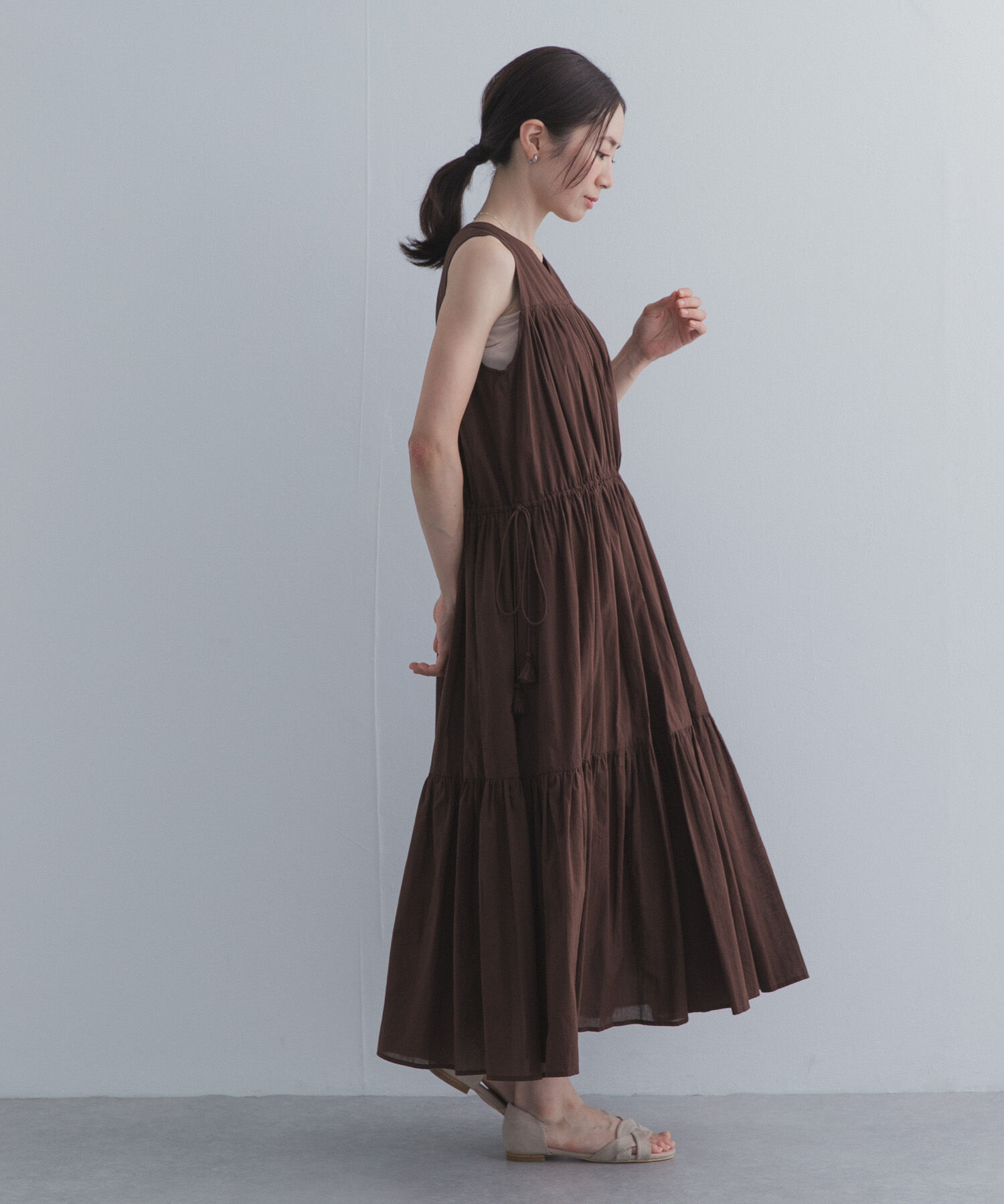 URBAN RESEARCH DOORS「ノースリーブティアードワンピース」|ワンピース|