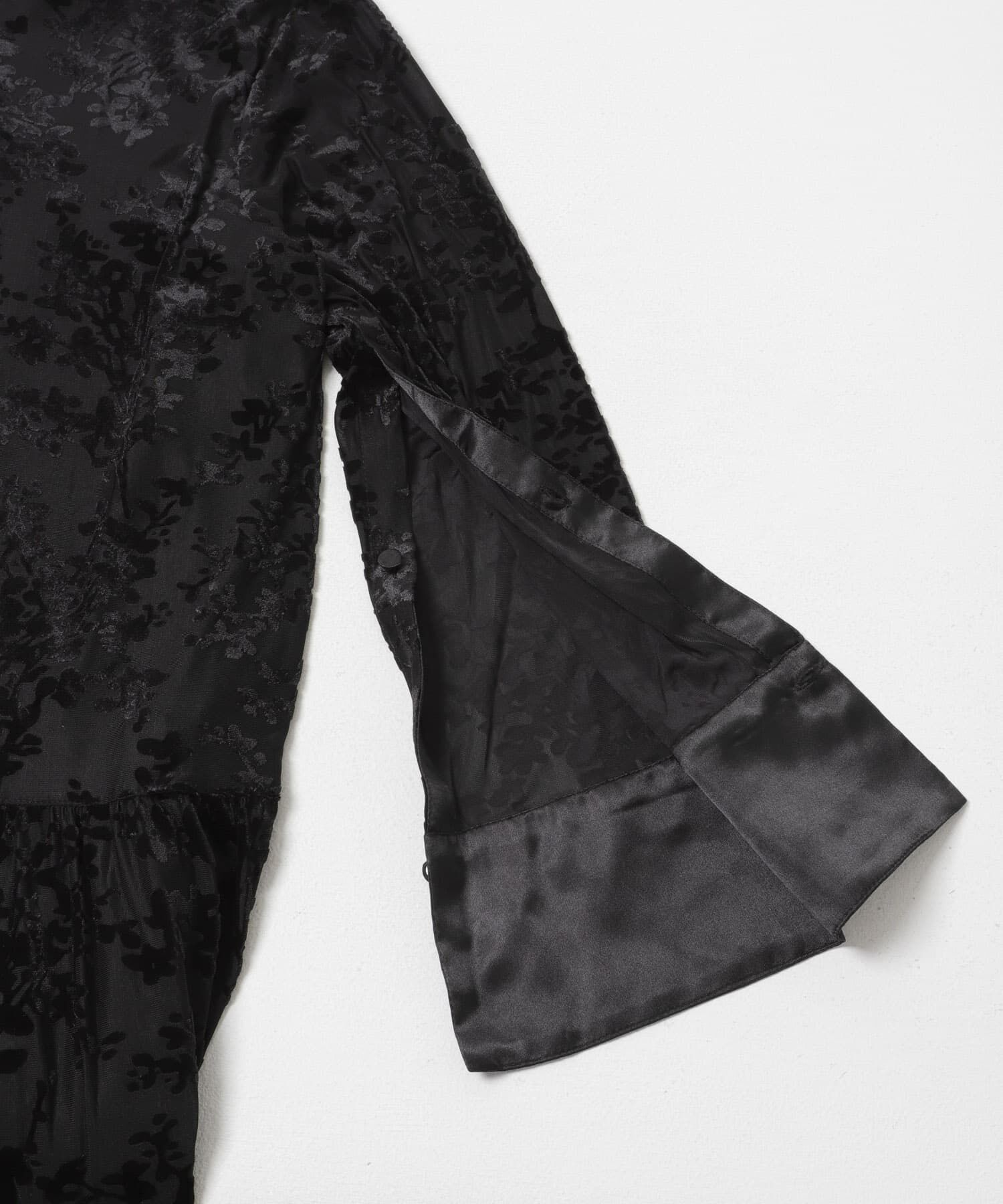 URBAN RESEARCH ROSSO「『WEB/一部店舗限定』フロッキープリントティアードワンピース」|ワンピース|