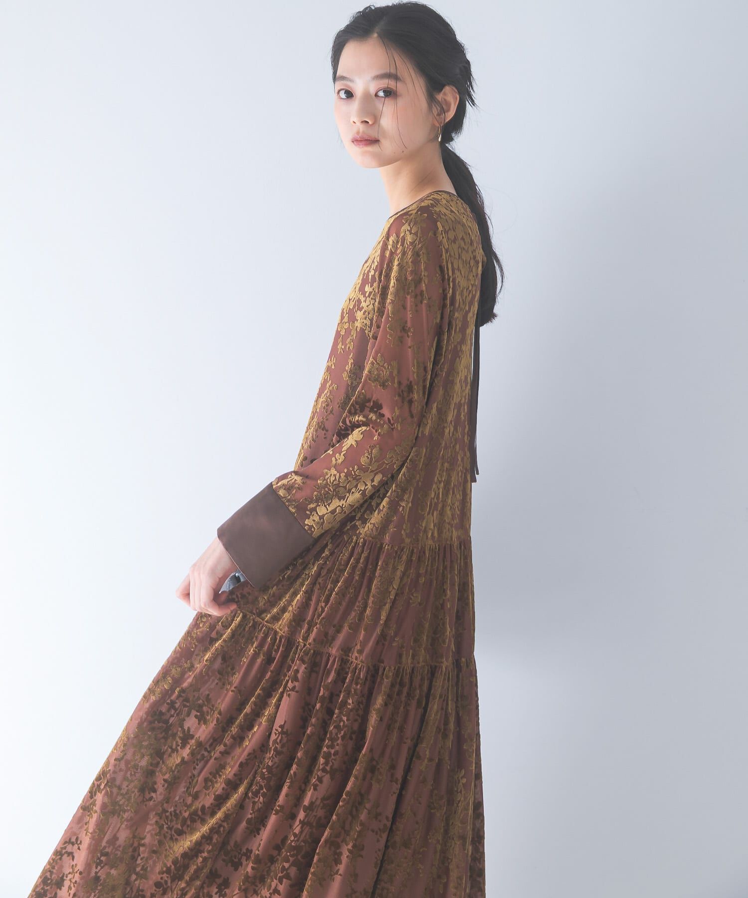 URBAN RESEARCH ROSSO「『WEB/一部店舗限定』フロッキープリントティアードワンピース」|ワンピース|ブラウン