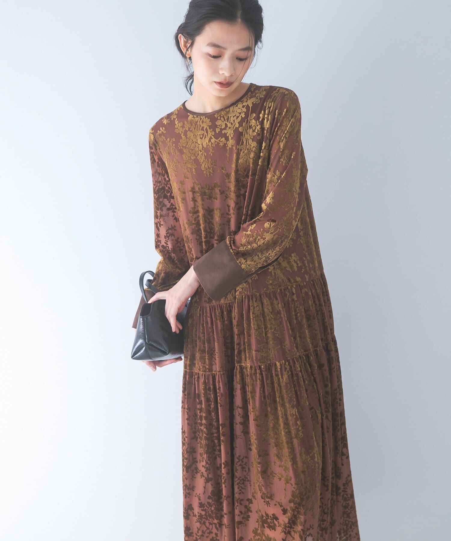 URBAN RESEARCH ROSSO「『WEB/一部店舗限定』フロッキープリントティアードワンピース」|ワンピース|