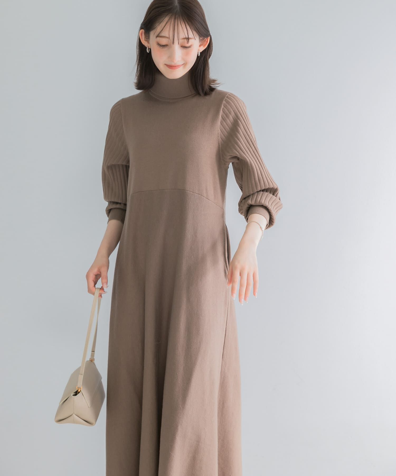 URBAN RESEARCH ROSSO「『WEB/一部店舗限定』タートルネックデザインスリーブワンピース」|ワンピース|ベージュ系その他