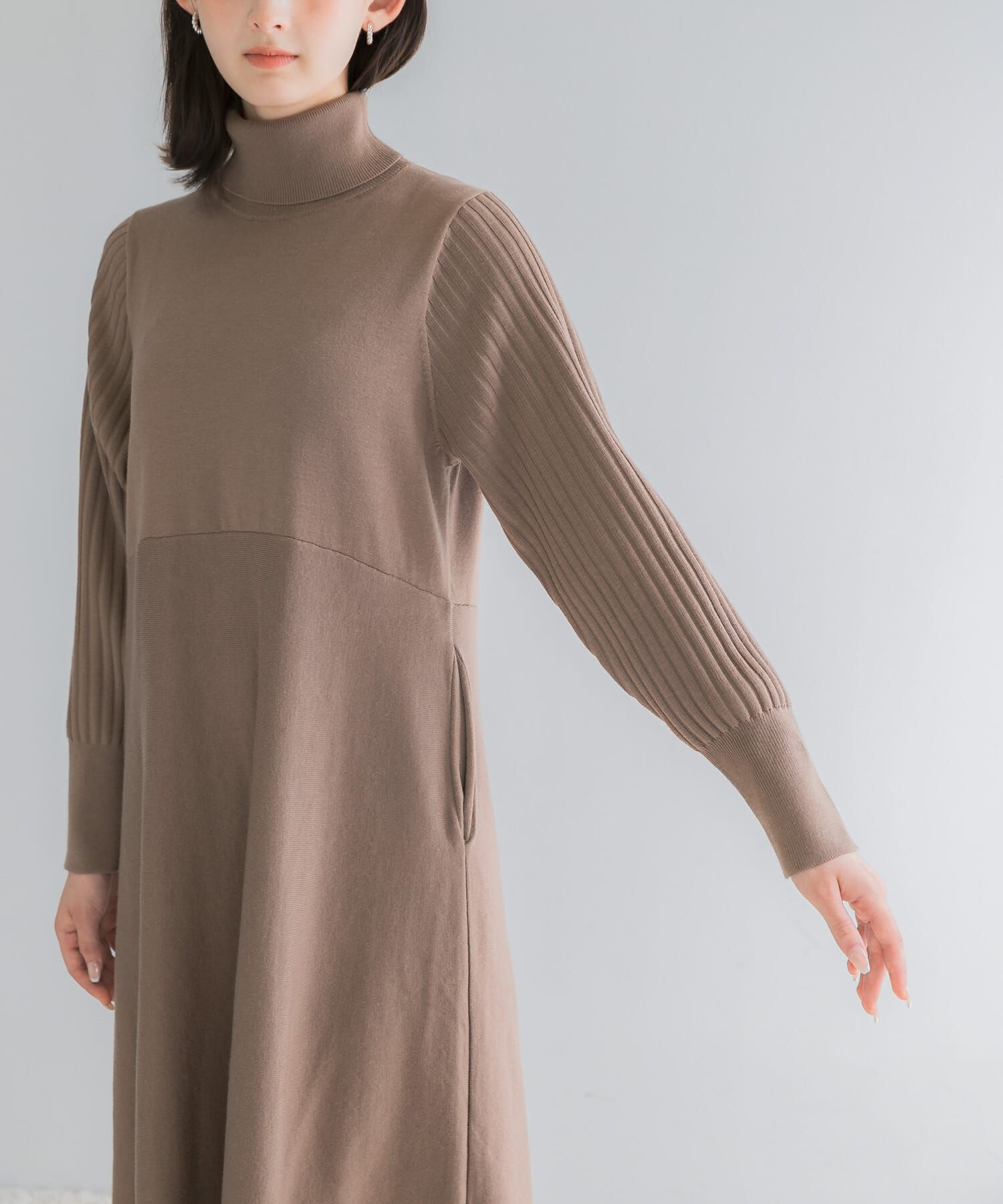 URBAN RESEARCH ROSSO「『WEB/一部店舗限定』タートルネックデザインスリーブワンピース」|ワンピース|