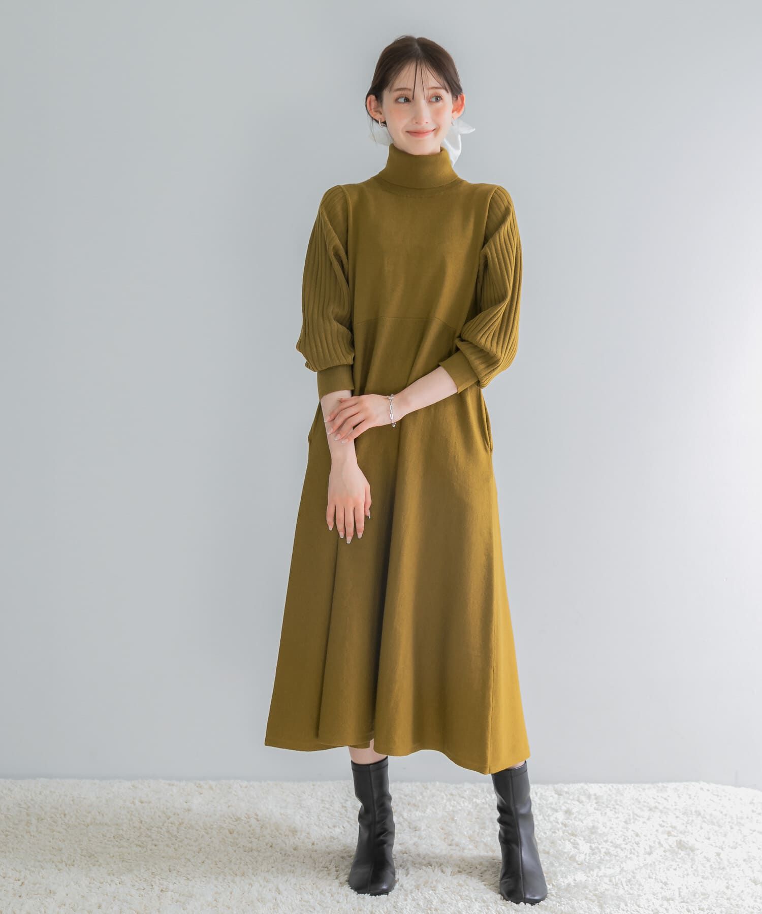 URBAN RESEARCH ROSSO「『WEB/一部店舗限定』タートルネックデザインスリーブワンピース」|ワンピース|オリーブ