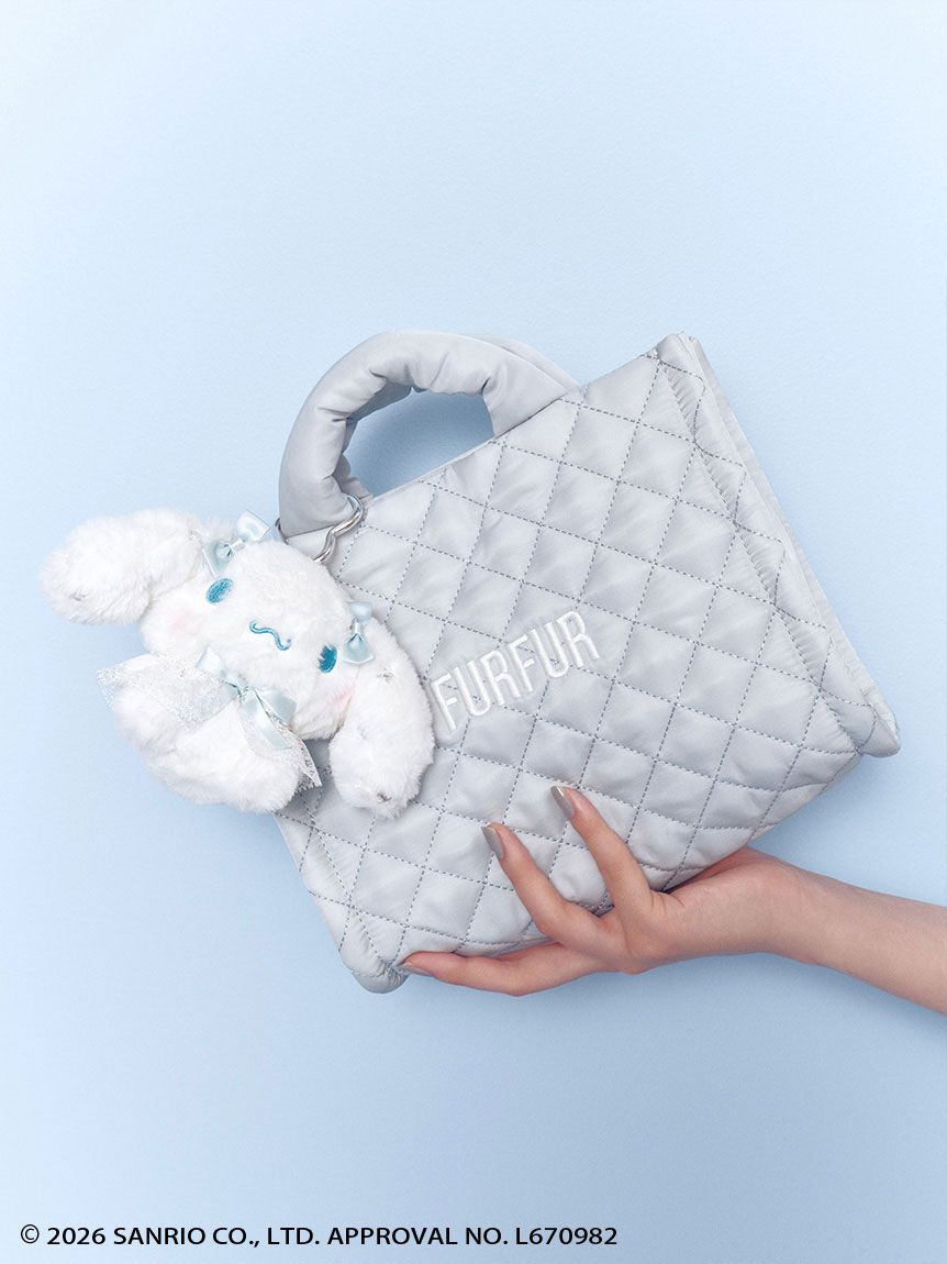 FURFUR「【シナモロール】ぬいぐるみチャーム付きキルティングトートバッグ」|トートバッグ|