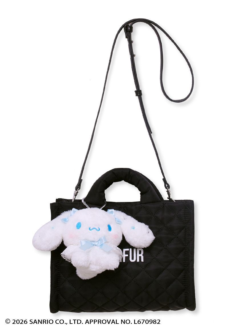FURFUR「【シナモロール】ぬいぐるみチャーム付きキルティングトートバッグ」|トートバッグ|BLK
