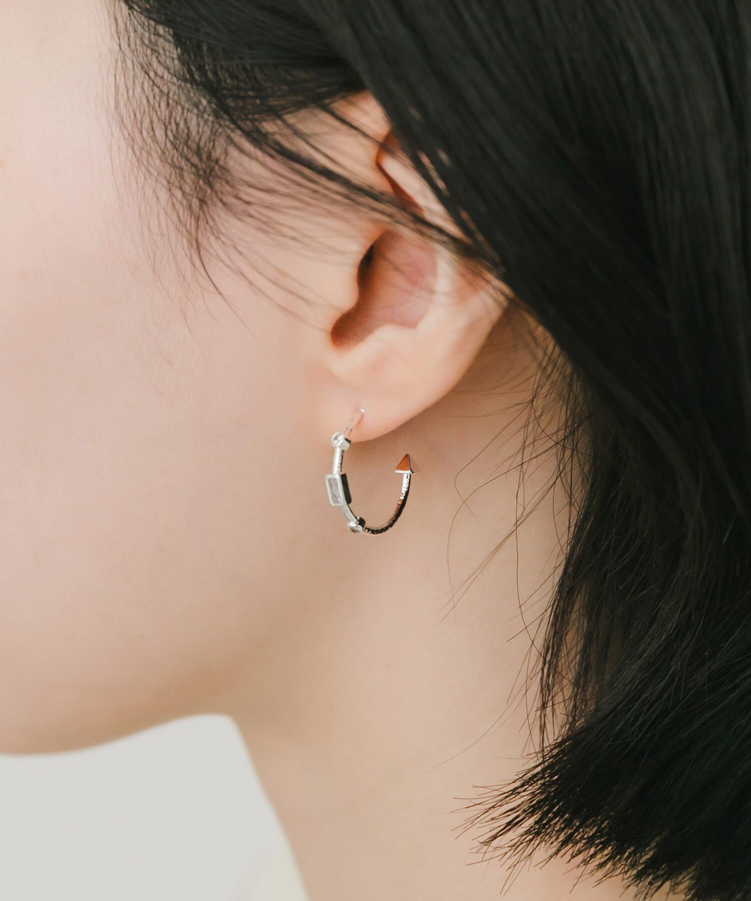 SMELLY「ジオメトリッククリアビジューフープピアス」|ピアス|