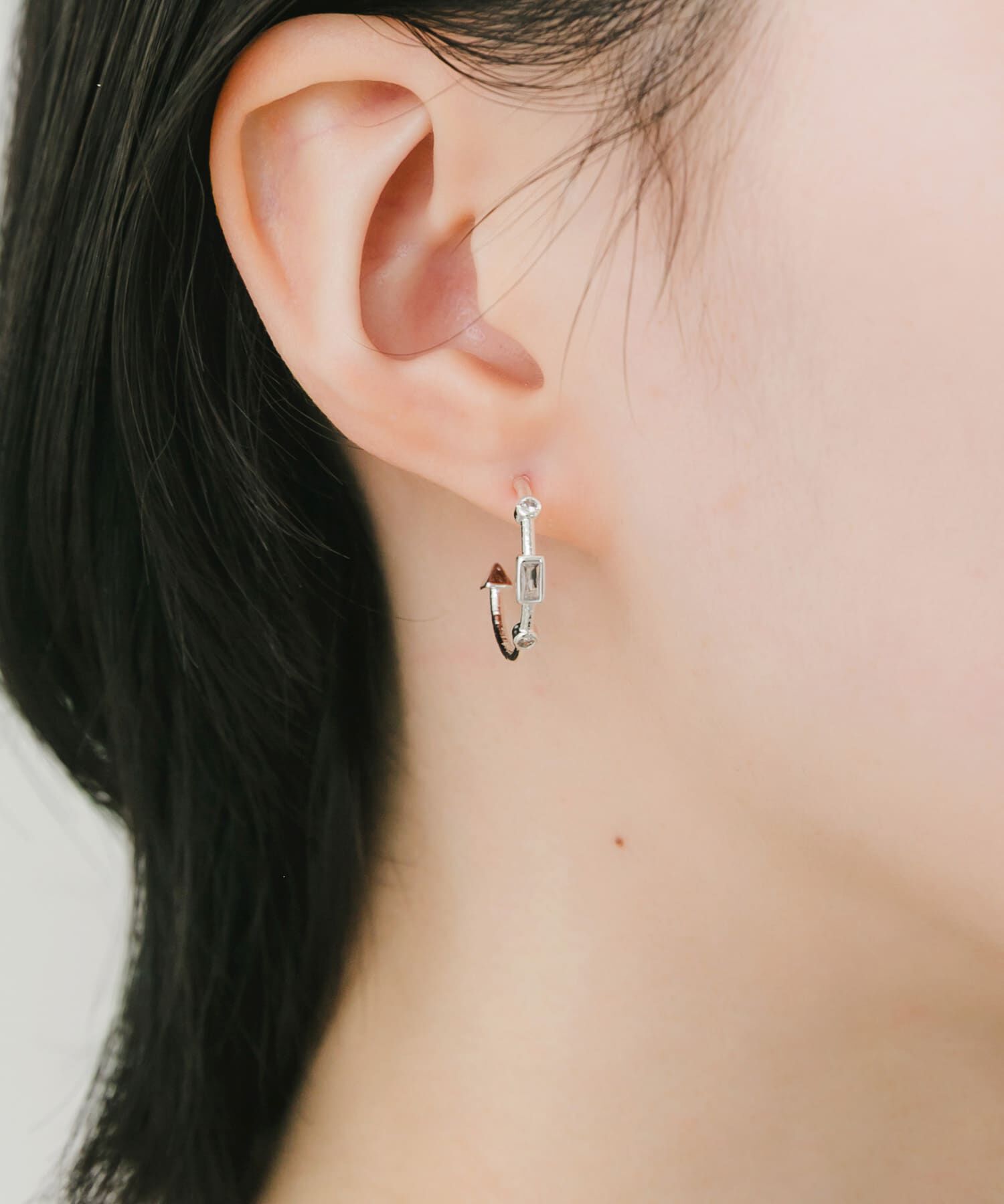 SMELLY「ジオメトリッククリアビジューフープピアス」|ピアス|
