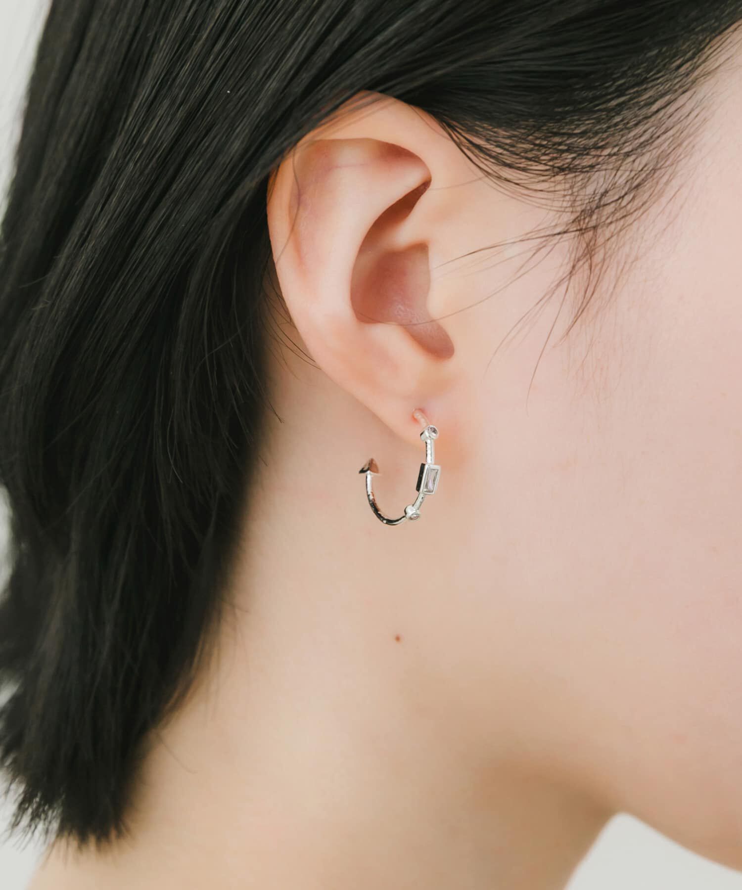 SMELLY「ジオメトリッククリアビジューフープピアス」|ピアス|
