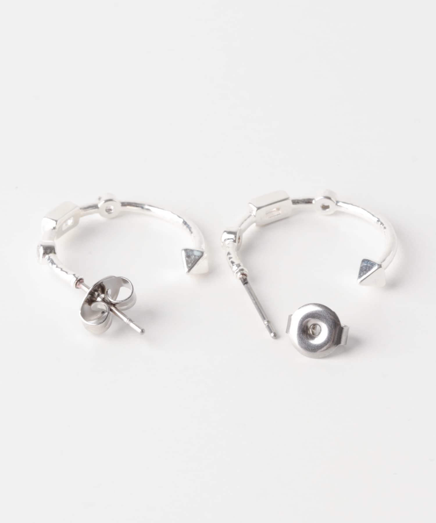 SMELLY「ジオメトリッククリアビジューフープピアス」|ピアス|