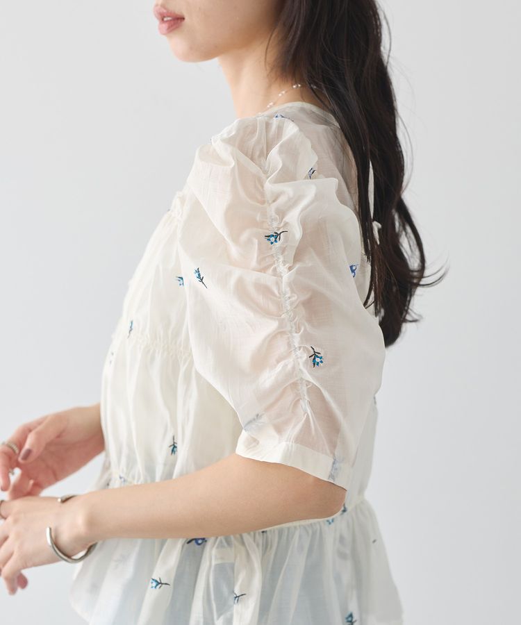 earth music&ecology「【前後2WAY】フラワー刺繍シャーリングブラウス」|シャツ・ブラウス|