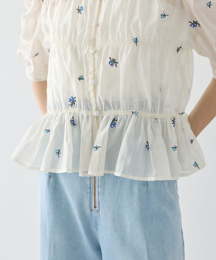 earth music&ecology「【前後2WAY】フラワー刺繍シャーリングブラウス」|シャツ・ブラウス|