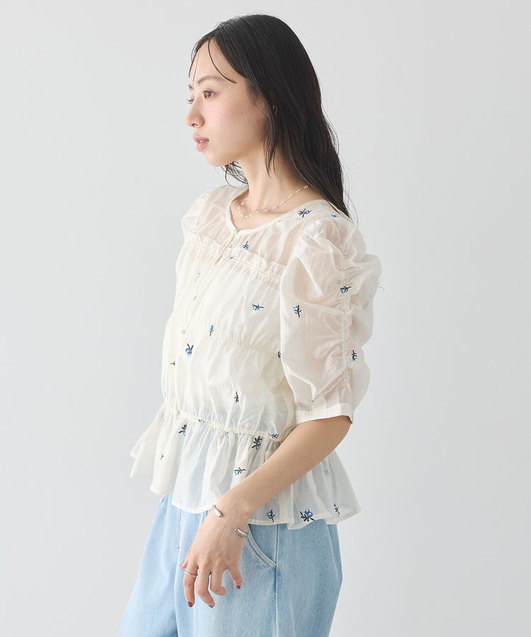 earth music&ecology「【前後2WAY】フラワー刺繍シャーリングブラウス」|シャツ・ブラウス|