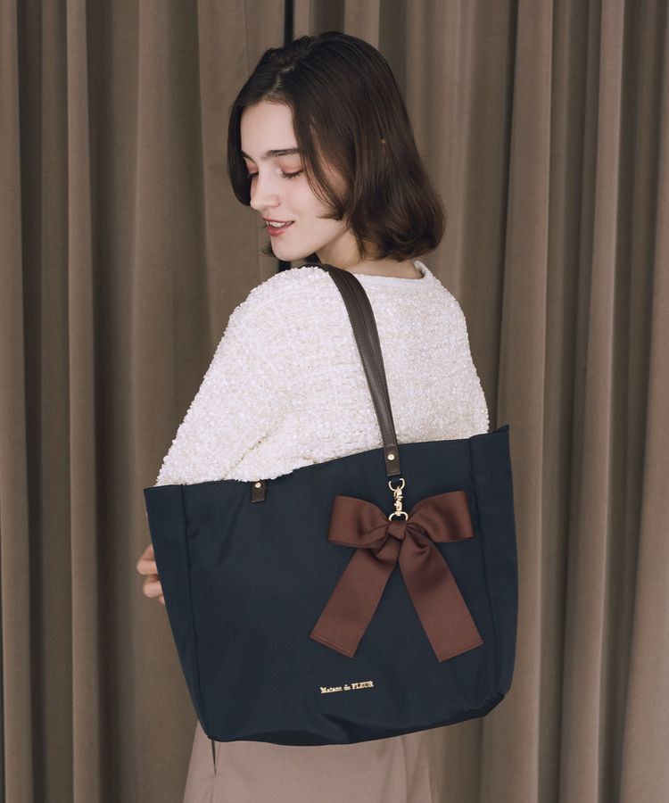 Maison de FLEUR「リボンチャーム付き3ルームトートバッグ」|トートバッグ|ネイビー