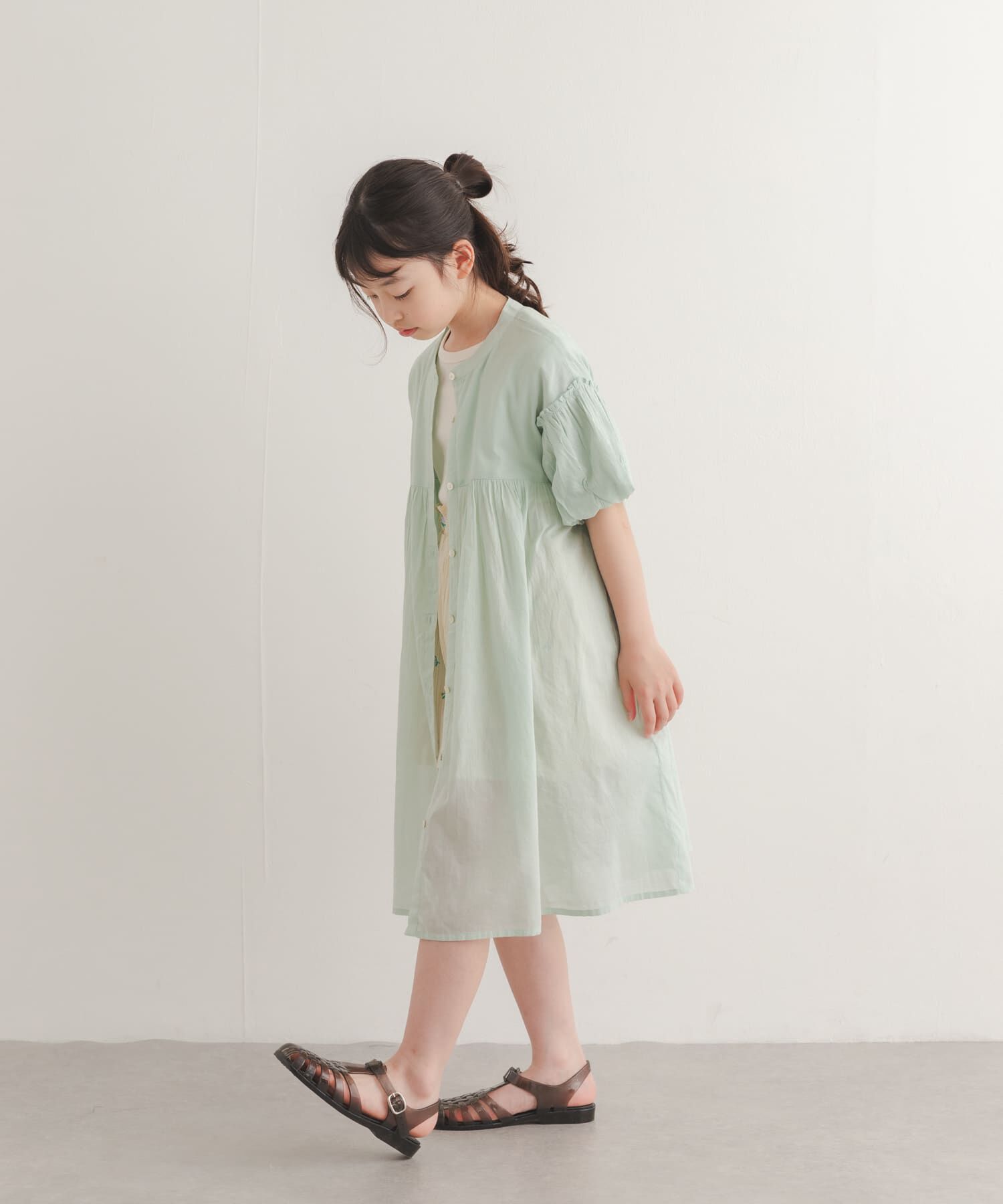 URBAN RESEARCH DOORS「『親子リンク』コットンボイルパフスリーブワンピース(KIDS)」|ワンピース|