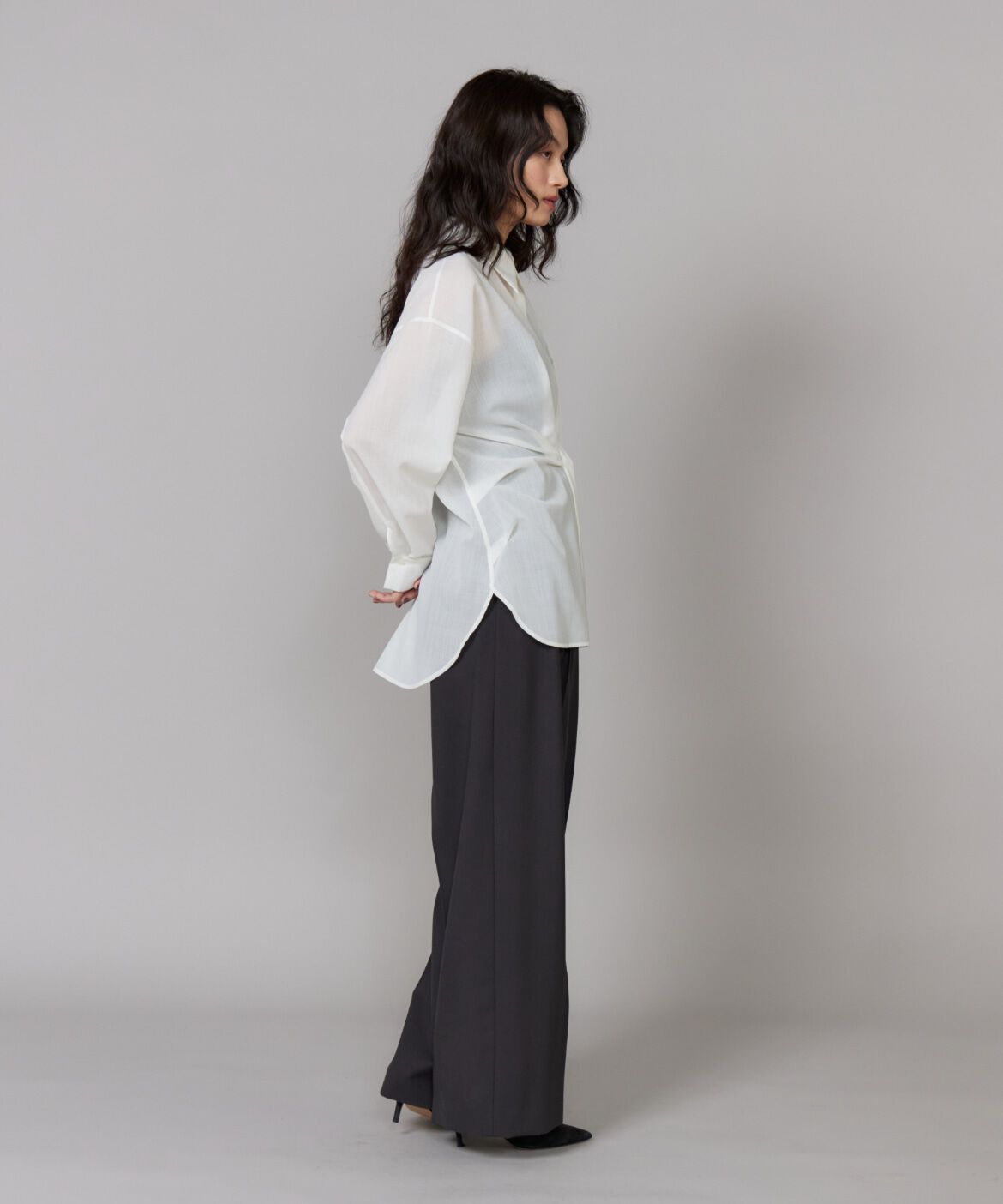 INED「ﾄﾞﾚｰﾌﾟﾀｯｸｼｬﾂ《la veille by SUPERIOR CLOSET》|こなれ感漂うｽﾏｰ  」|シャツ・ブラウス|