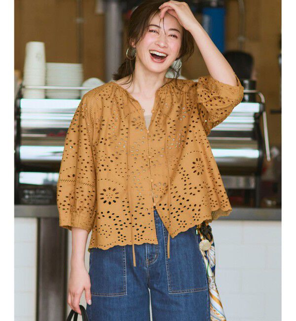 23区「【見上愛さん着用】カットワークエンブロイダリー 2WAYブラウス」|シャツ・ブラウス|キャメル系
