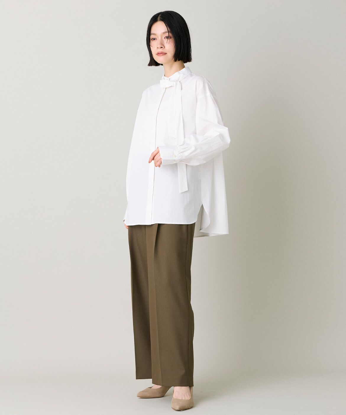 DAY by DAY it&rsquo;s international「ボウタイ付きシャツブラウス｜装い広がる上品ボウタイブラウス」|シャツ・ブラウス|